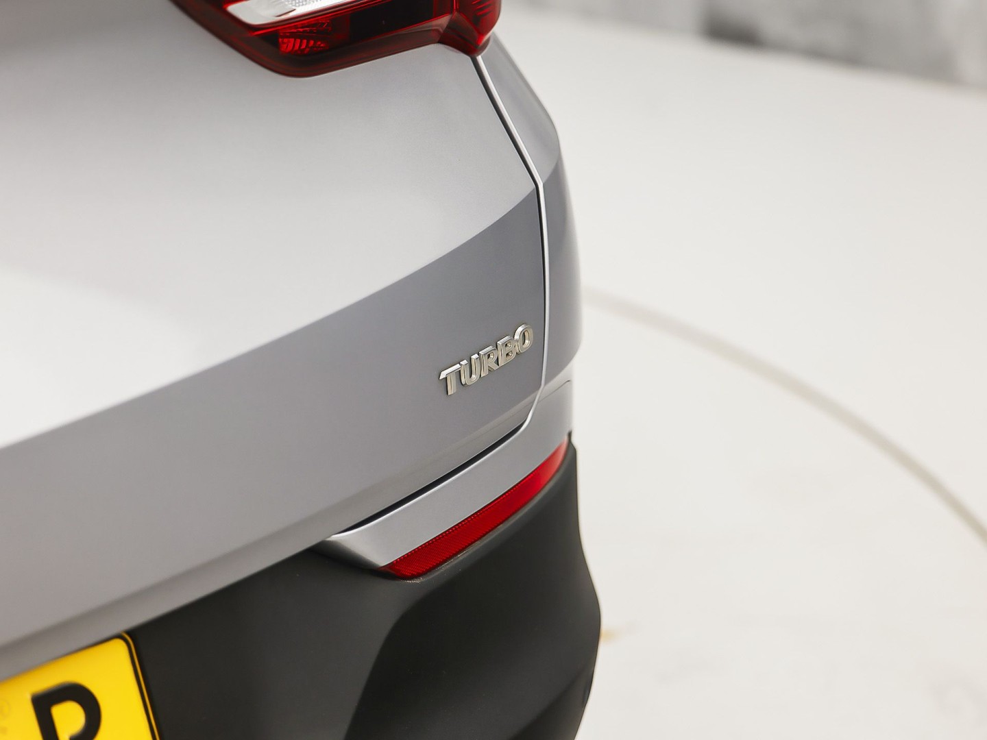 Opel Grandland X 1.2 Turbo Ultimate Sport Automaat (APPLE CARPLAY, MEMORY SEAT, STOELVERWARMING/KOELING, 360 CAMERA, STUURWIEL VERWARMD, KEYLESS, GETINT GLAS, NIEUWSTAAT)