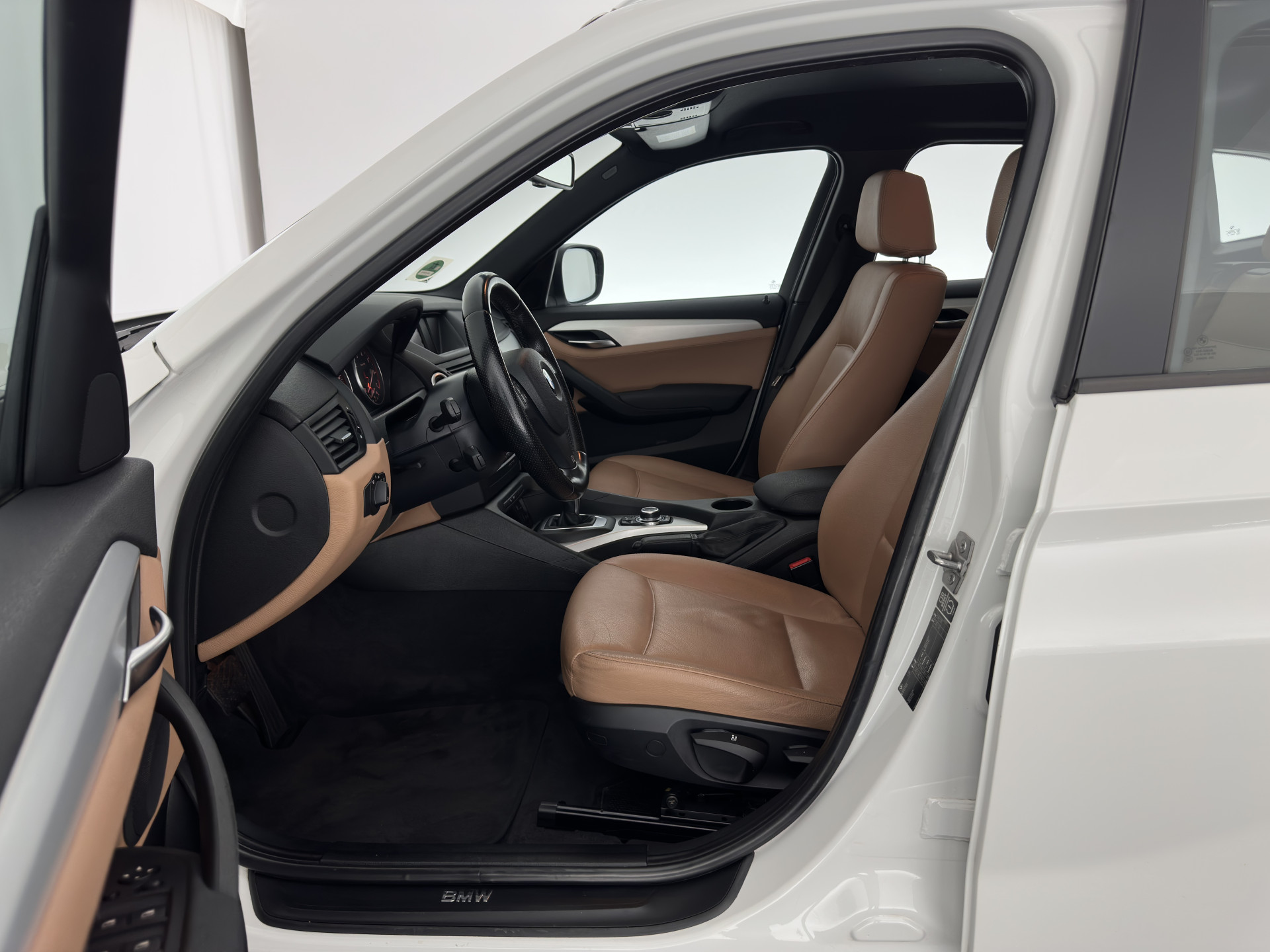 BMW X1 sDrive20i Business Aut. *LUXURY-LEATHER | XENON | HEATED-COMFORTSEATS | NAVI-FULLMAP | ECC | PDC | CRUISE | 18''ALU*