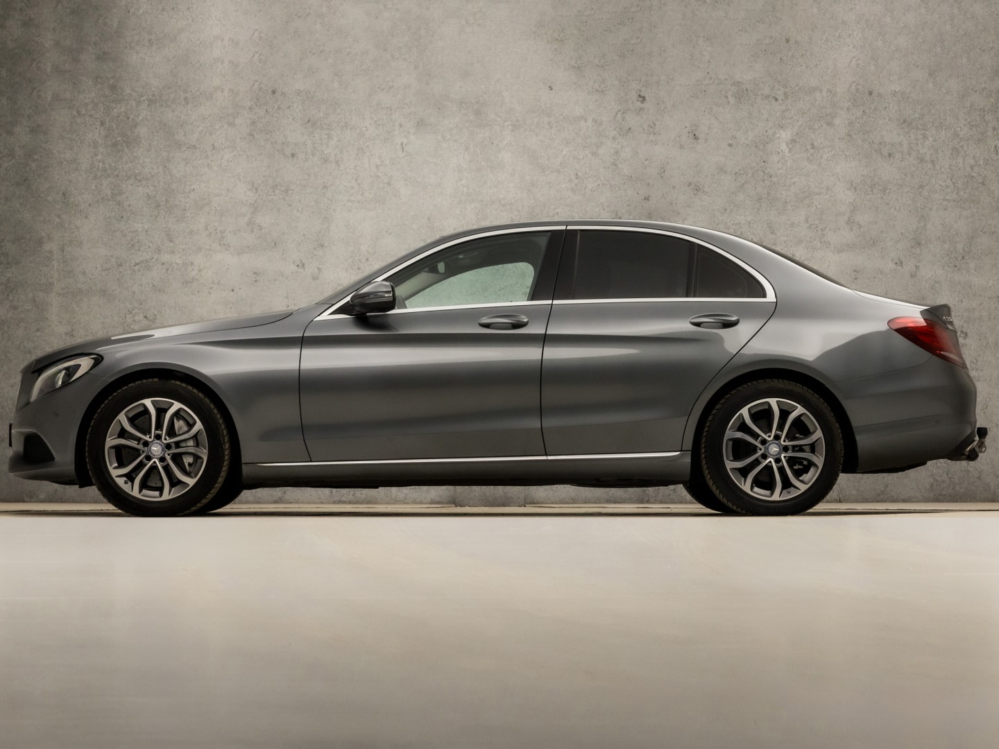Mercedes-Benz C-Klasse 350 e AMG Sport 279Pk Automaat (NAVIGATIE, LUCHTVERING, ORG. NL, GETINT GLAS, ELEK SPORTSTOELEN, LEDER, CRUISE, KEYLESS START, TREKHAAK, NIEUWSTAAT)