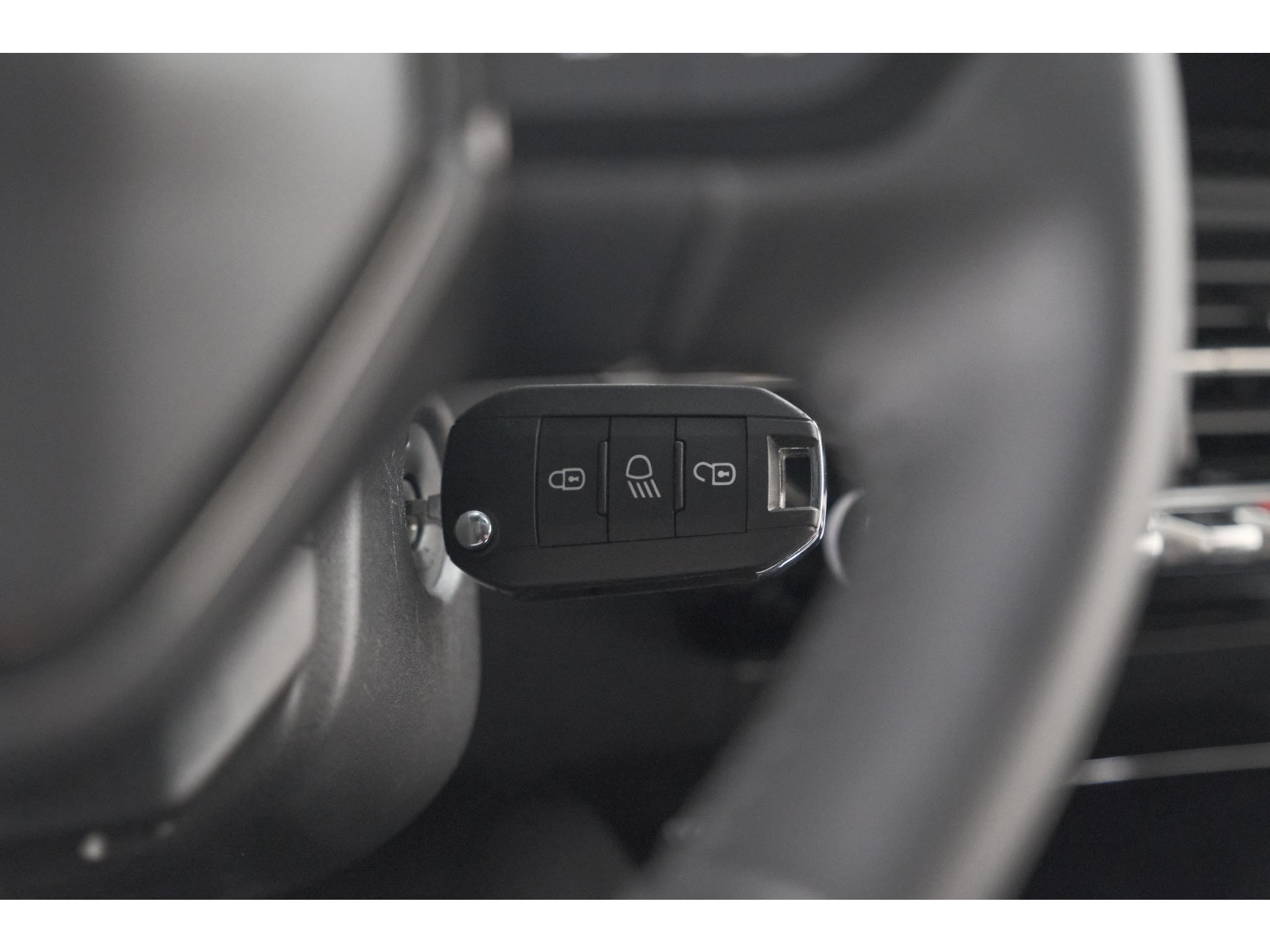 Peugeot 208 1.2 Hybrid 110 e-DSC6 Allure | IJSKOUDE Climate Control | Apple Carplay | Parkeersensoren