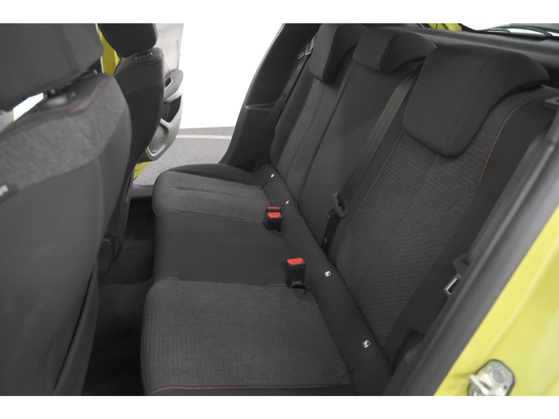 Peugeot 208 1.2 Hybrid 110 e-DCS6 Style | Parkeersensoren | Apple Carplay | Cruise Control | Airco