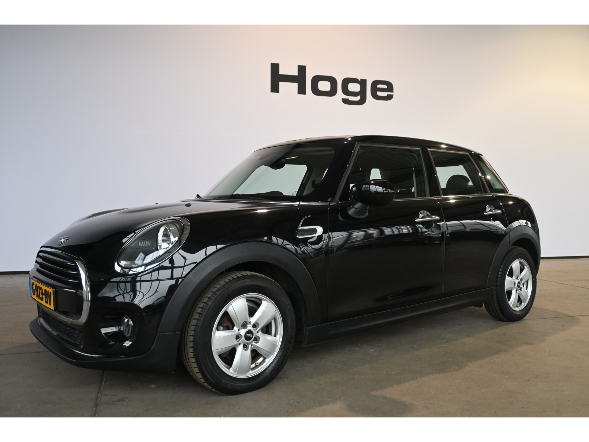 MINI Mini 1.5 Cooper Airco Navigatie LED Cruise Control Direct Leverbaar! Rijklaarprijs Inruil Mogelijk!