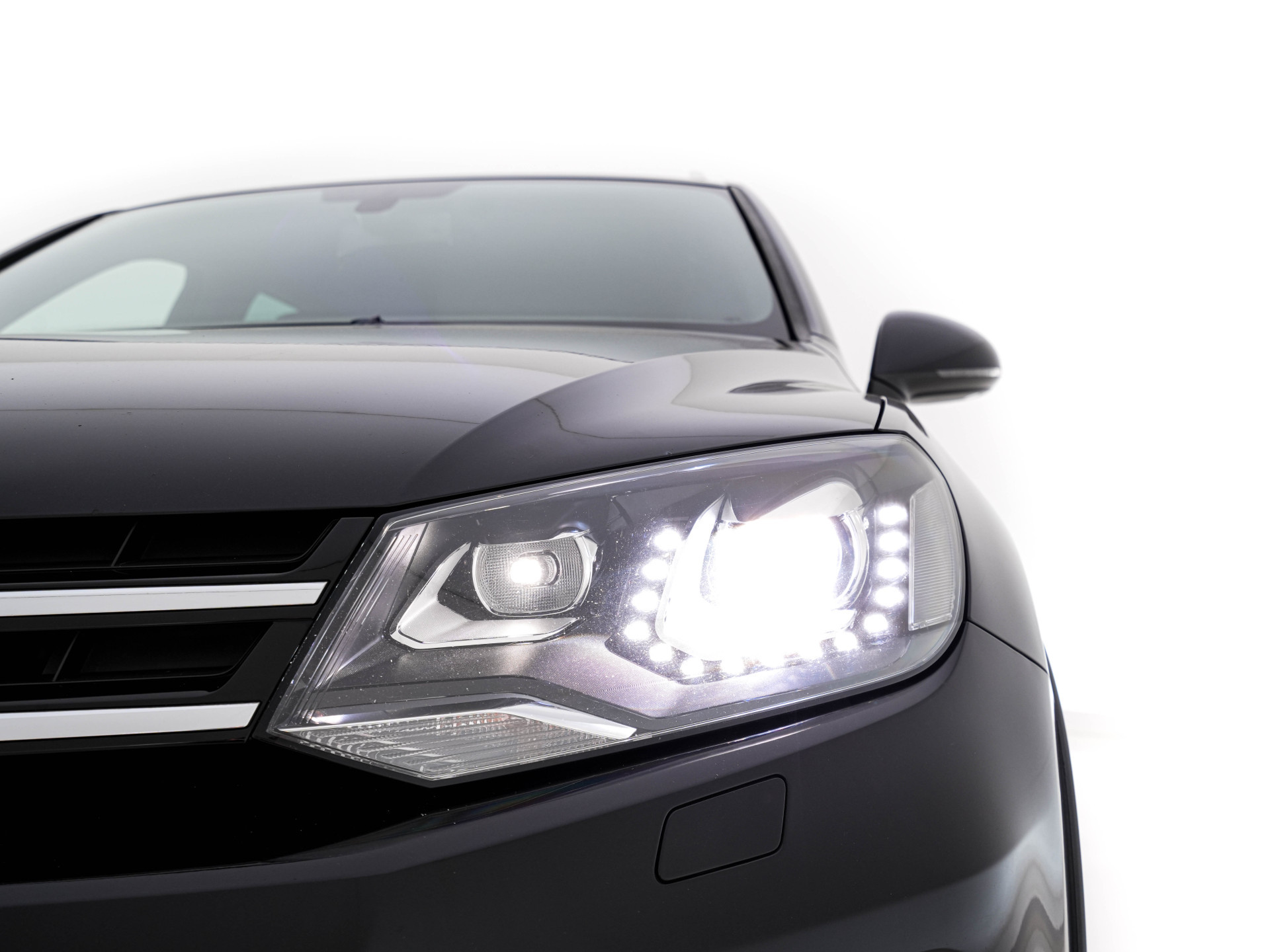 Volkswagen Touareg 3.0 TDI R-line-Sportpack AWD Aut. *FULL-LEATHER | BI-XENON | MEMORY-PACK | DYNAUDIO | AIR-SUSPENSION | NAVI-FULLMAP | COMFORT-SEATS  | ECC | HEATED-SEATS | PDC | CRUISE | TOWBAR | 21''ALU*