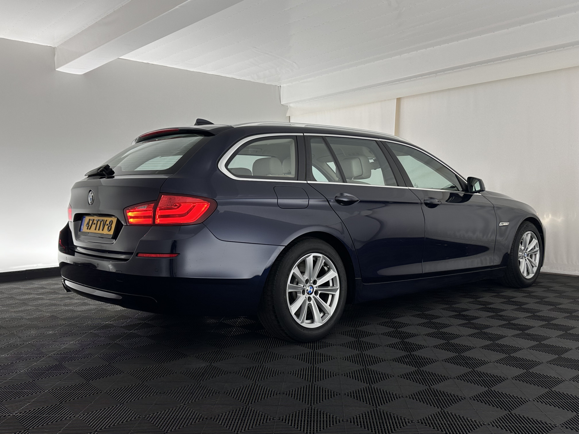 BMW 5-serie Touring 525xd High Executive AWD Aut*  LEATHER | BI-XENON | HEATED-SPORTSEATS | NAVI-FULLMAP | ECC | PDC | 17"ALU*