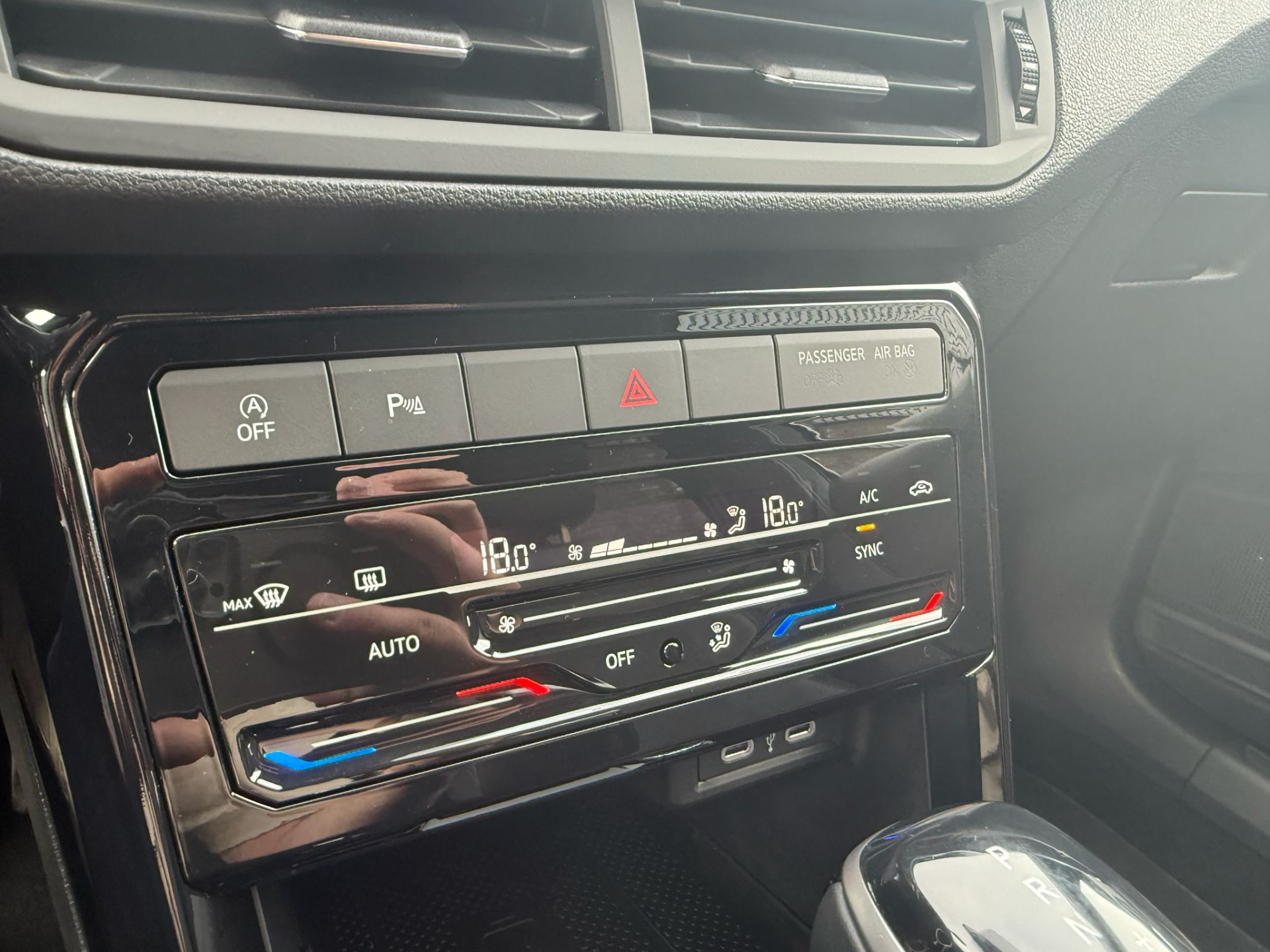 Volkswagen T-Cross 1.0 TSI R-Line | 1E EIGENAAR | 3/6/12MND GARANTIE| AUTOMAAT | LED | CARPLAY | DIGITAAL COCKPIT | DAB | CRUISE |