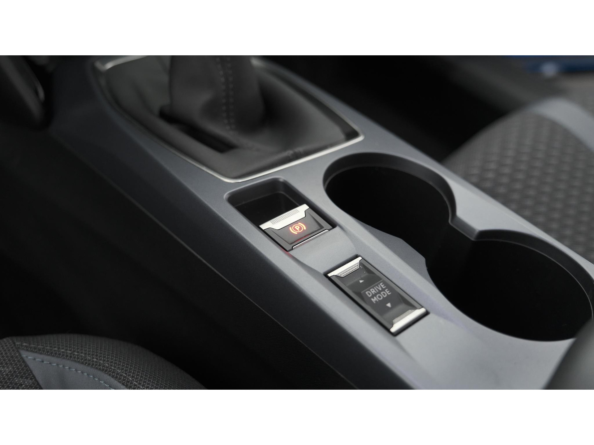 Peugeot 2008 PureTech 130 Allure | Trekhaak | Camera | Apple Carplay | Stoelverwarming | Parkeersensoren