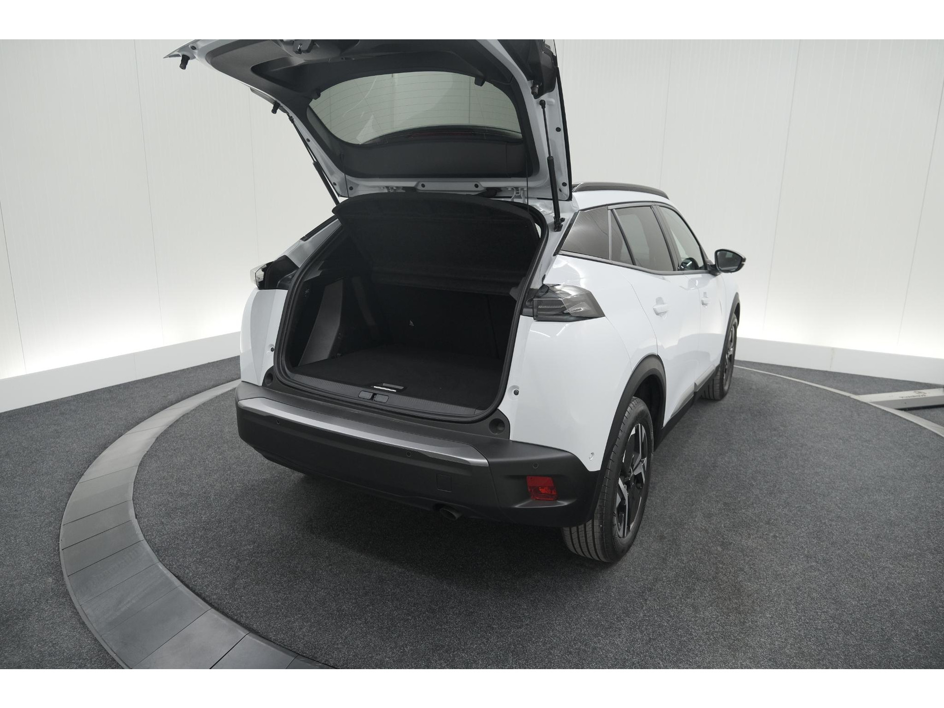 Peugeot 2008 PureTech 100 Allure | 360 Camera | Dodehoekdetectie | Navigatie | Apple Carplay