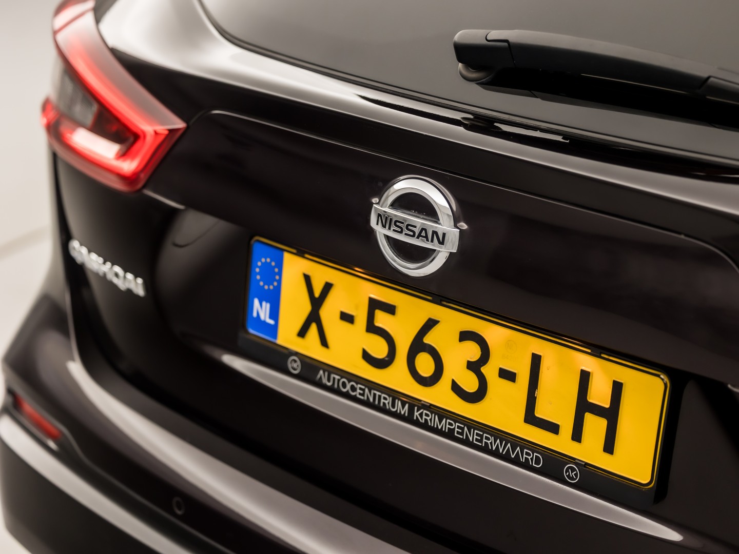 Nissan Qashqai 1.2 Tekna + Sport pack (PANORAMADAK, NAVIGATIE, MEMORY SEAT, NAPPA LEDER, ZWART HEMEL, 360 CAMERA, STOELVERWARMING, GETINT GLAS, TREKHAAK, NIEUWE APK, NIEUWSTAAT)