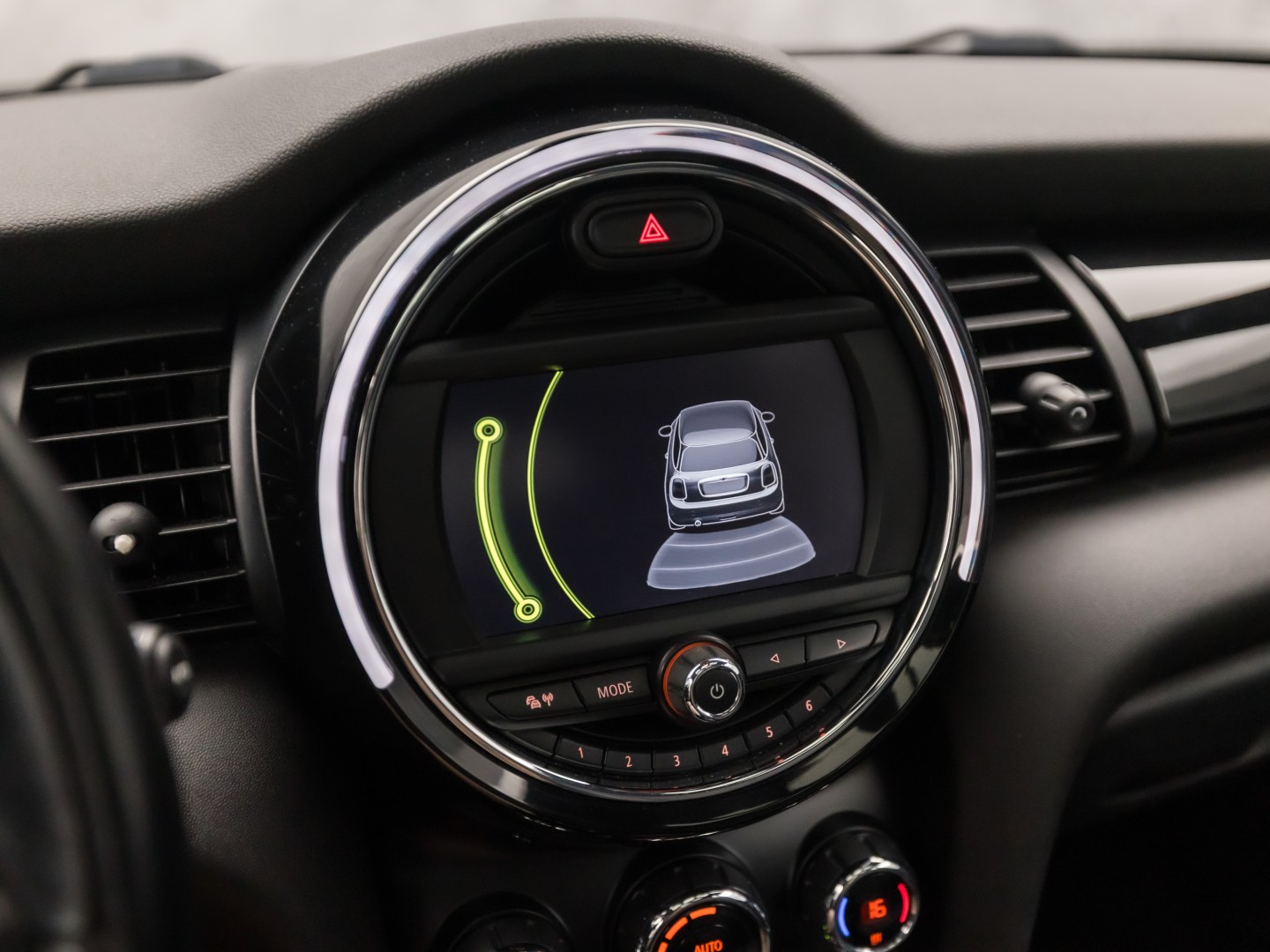 MINI One 1.5 Cooper Marylebone (PANORAMADAK, NAVIGATIE, CLIMATE, LEDER, STOELVERWARMING, SPORTSTOELEN, UNIUN JACK ACHTERLICHTEN, GETINT GLAS, NIEUWSTAAT)
