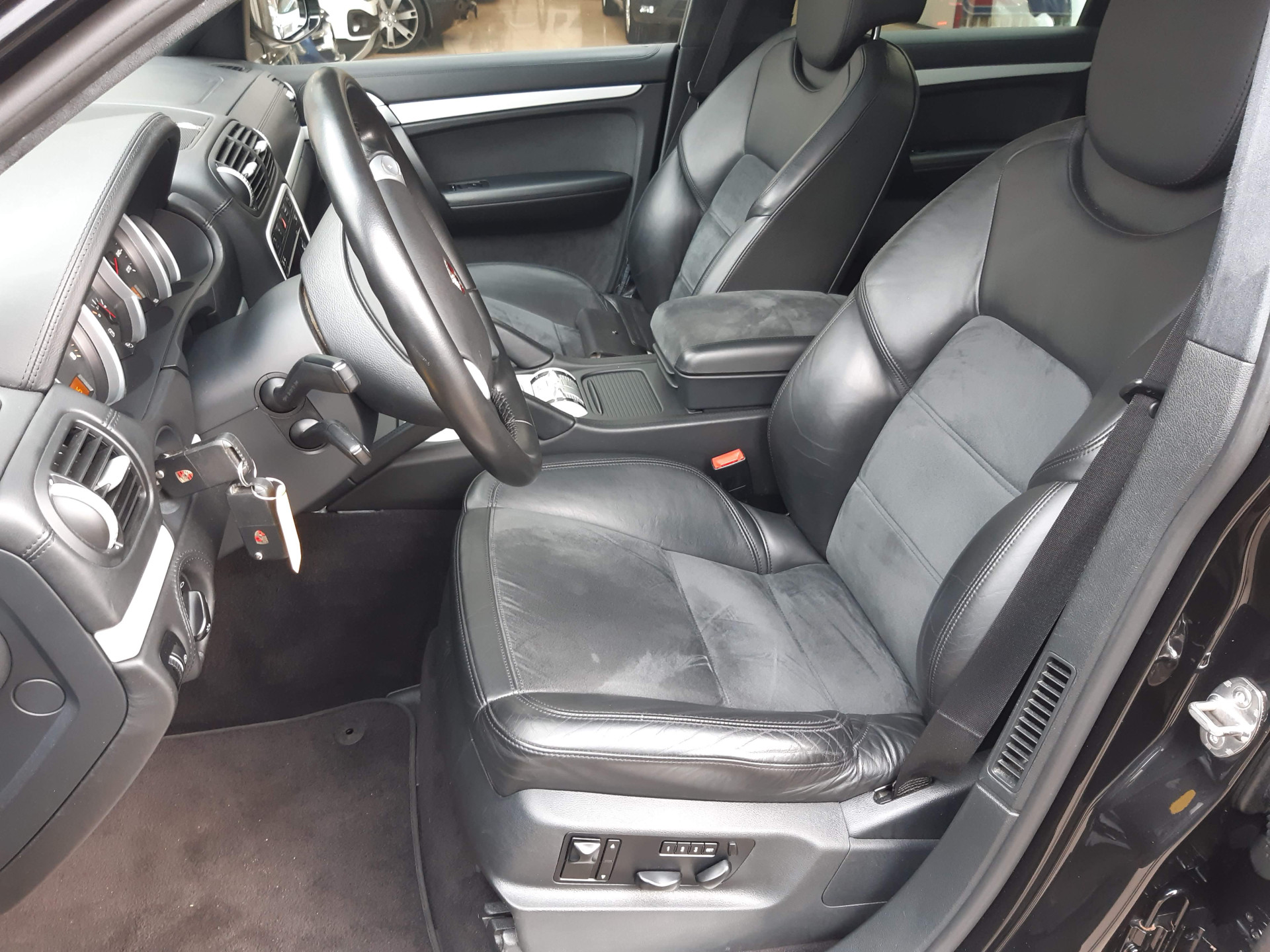 Porsche Cayenne GTS Uniek Exemplaar met lage kilometers Volledige onderhoudshistorie van Porsche-dealer beschikbaar,