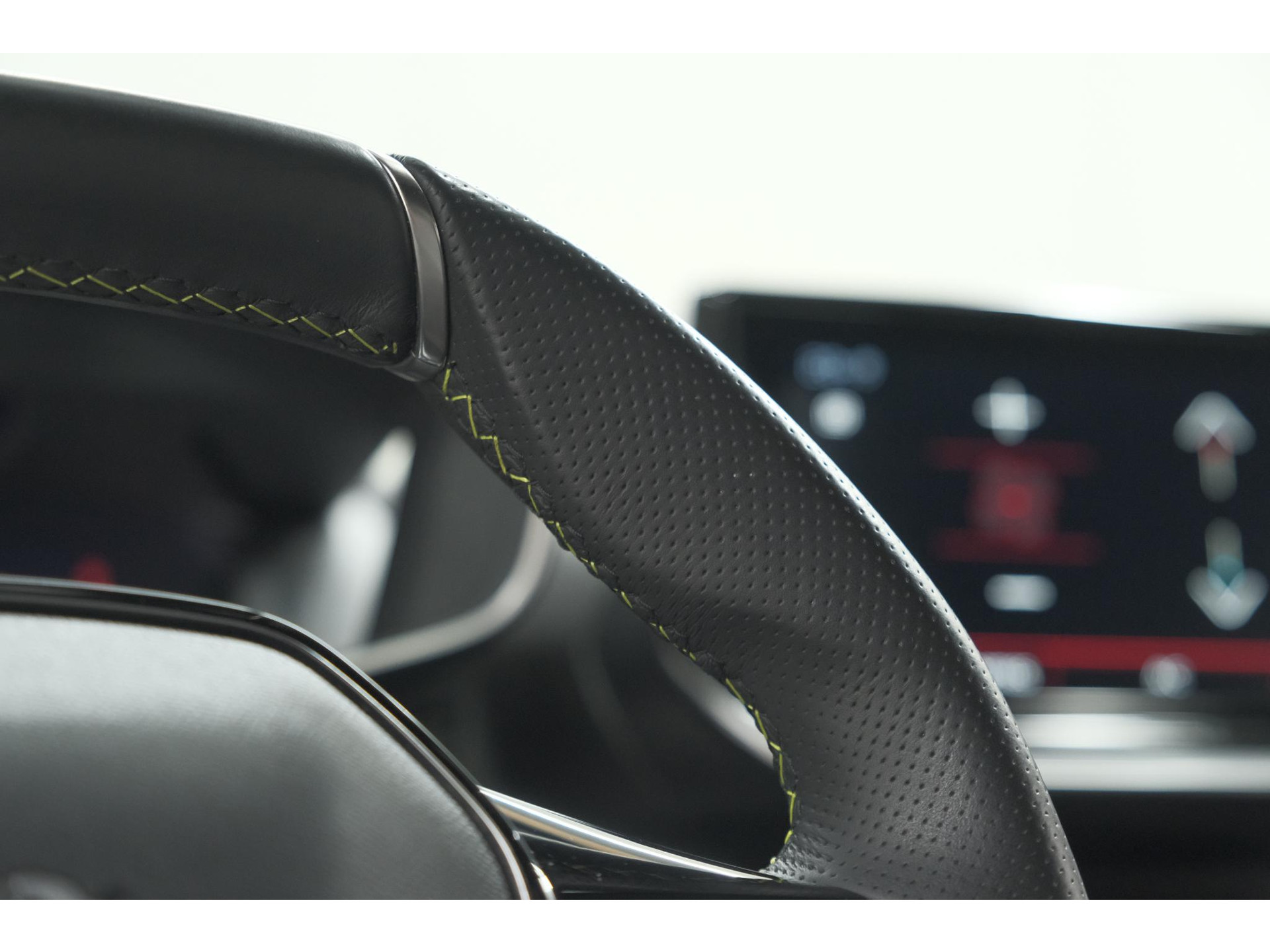 Peugeot 2008 PureTech 130 GT Pack | Leer-pakket | Camera | Dodehoekdetectie | Apple Carplay | Stoelverwarming
