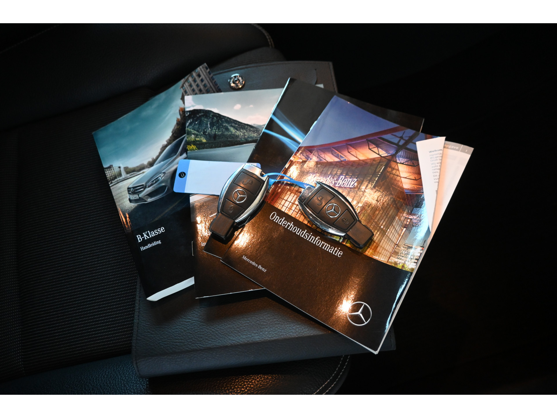 Mercedes-Benz B-klasse 180 Ambition Automaat Clima Navigatie LED Rijklaarprijs! Inruil Mogelijk!