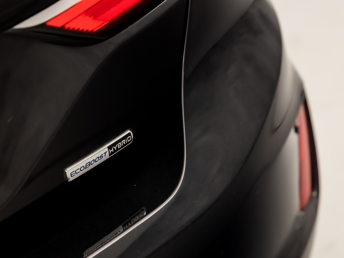 Ford Fiesta 1.0 EcoBoost Hybrid Titanium Sport (APPLE CARPLAY, GROOT NAVI, CLIMATE, GETINT GLAS, PARKEERSENSOREN, SPORTSTOELEN, LM VELGEN, CRUISE, NIEUWSTAAT)