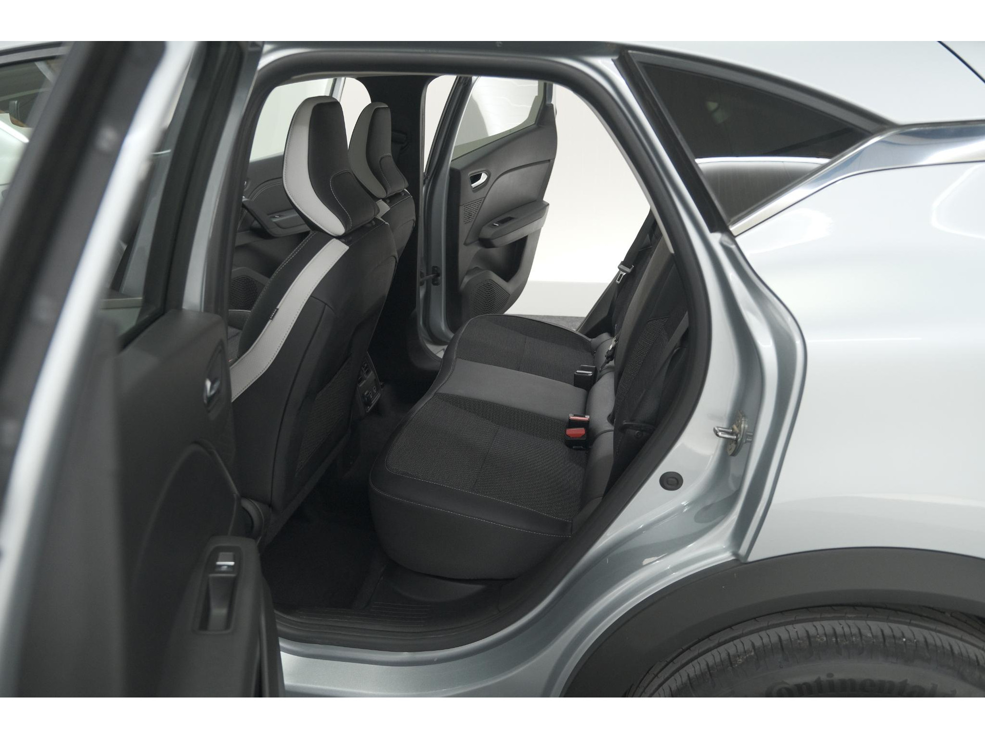 Renault Captur Mild Hybrid 140 EDC Techno | Camera | 9.3 Inch Groot Scherm | Stoelverwarming | Apple Carplay