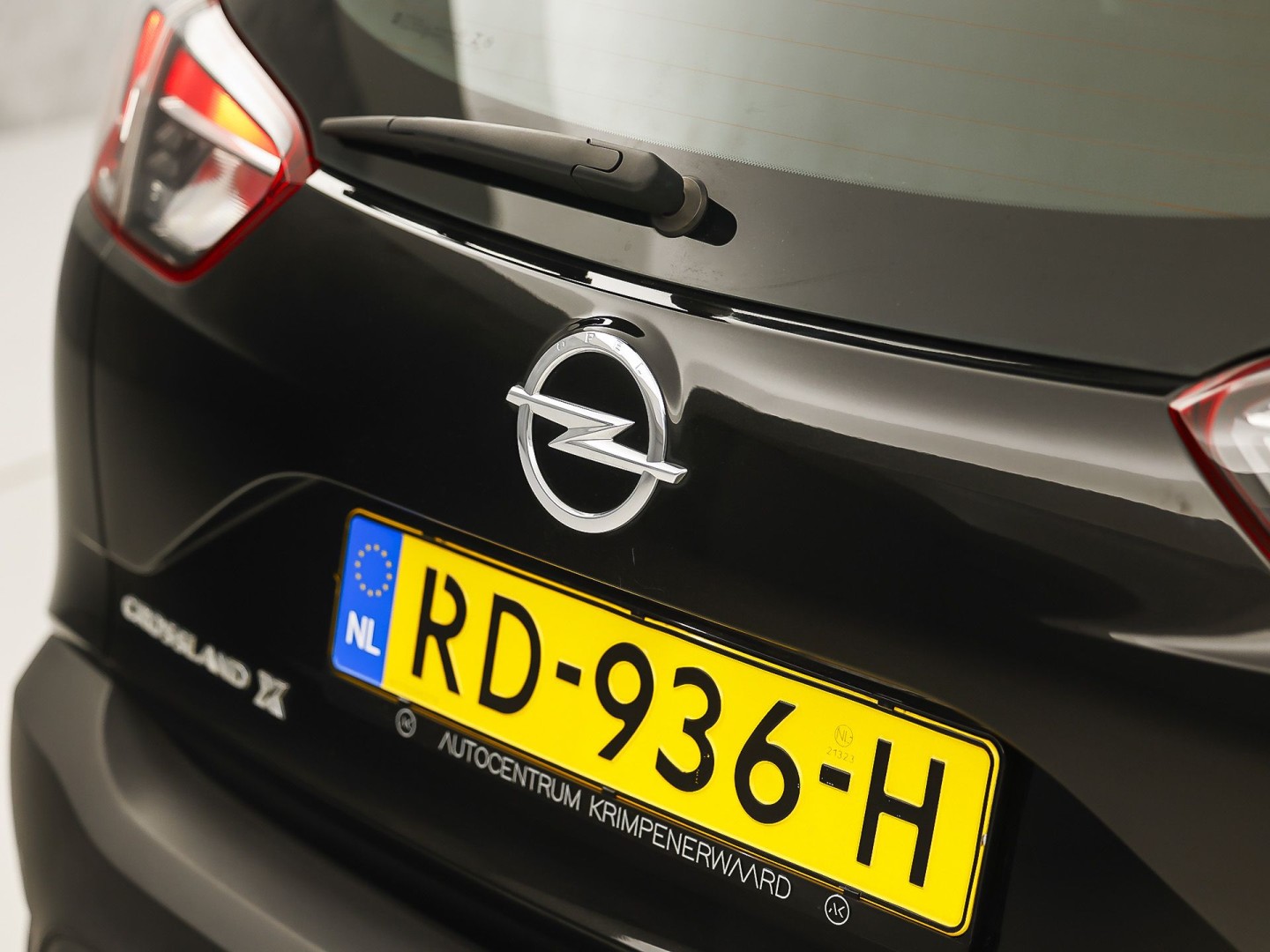 Opel Crossland X 1.2 Sport (APPLE CARPLAY, GROOT NAVI, LM VELGEN, CRUISE, SPORTSTOELEN, PARKEERSENSOREN, NIEUWE APK, NIEUWSTAAT)