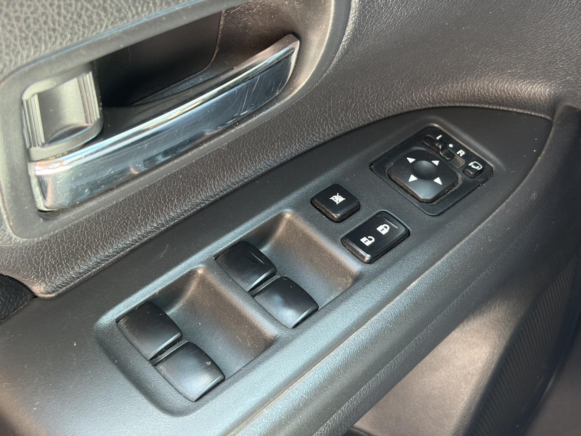 Mitsubishi Outlander 2.0 PHEV Business Edition SOH 73%,Trekhaak,Navi,Camera,Keyless,Halfleder,Clima,Cruise,Lm velgen,N.A.P,Apk tot 04-2027