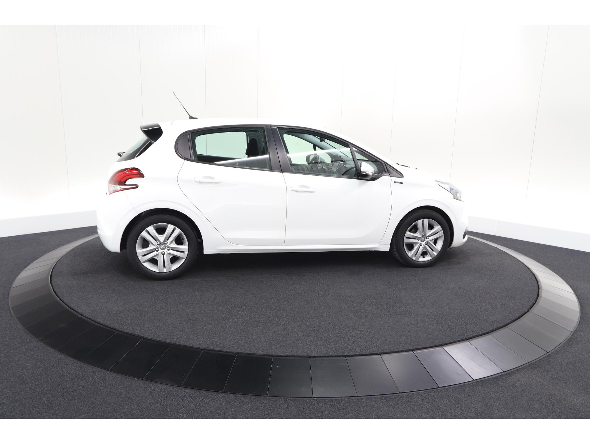 Peugeot 208 PureTech 82 Signature | Parkeersensoren | Apple Carplay | Pack Connect | Armsteun