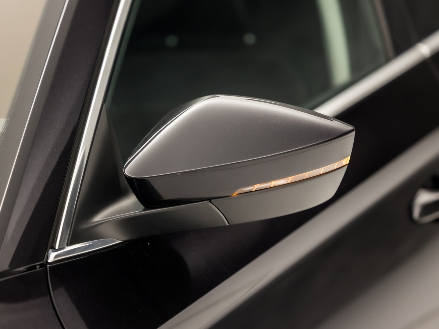Škoda Superb Combi 1.4 TSI iV Sport 218Pk Automaat (VIRTUAL COCKPIT, APPLE CARPLAY, GROOT NAVI, MEMORY SEAT, LEDER/ALCANTARA, CAMERA, STOELVERWARMING, ADAPTIVE CRUISE, ELEK ACHTERKLEP, NIEUWSTAAT)