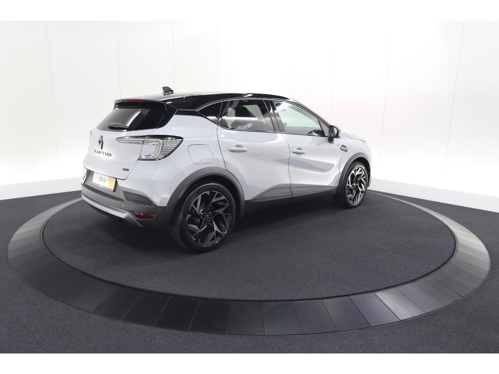 Renault Captur 1.8 E-Tech full hybrid 160 esprit Alpine | 360 Camera | Adaptieve Cruise Control | Dodehoekdetectie | Stuurwielverwarming