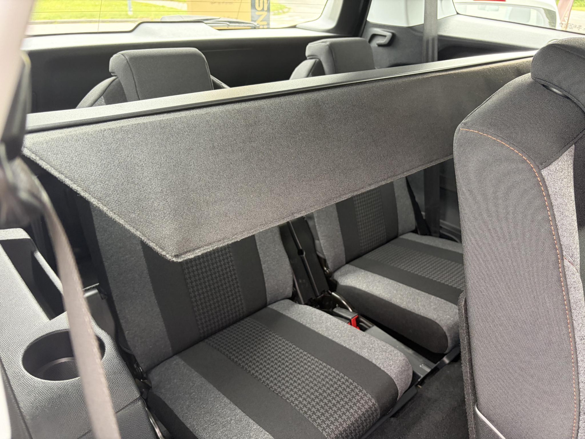 Peugeot 5008 1.2 PureTech Active 1e Eigenaar,D-riem 12-2023,Trekhaak,7 Persoons,6 Bak,Carplay,Clima,Cruise,131pk,Pdc,Dealer Onderhouden,N.A.P,Apk tot 05-2027