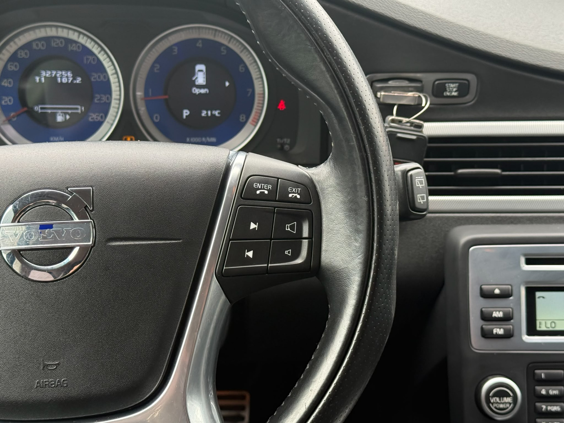 Volvo V70 2.0T R-Edition | 3E EIGENAAR | AUTOMAAT | LEDER | NAVI | XENON | CRUISE | TREKHAAK |