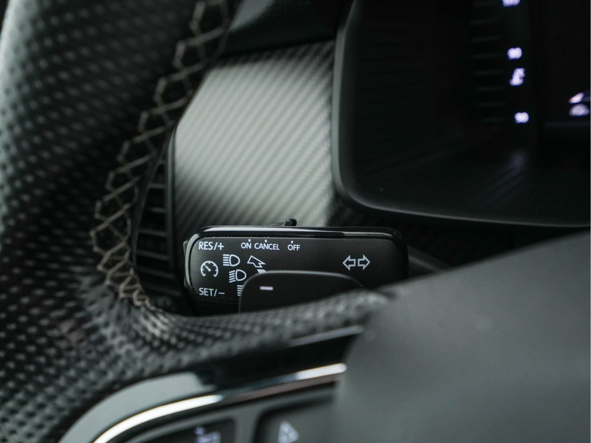 ŠKODA Kodiaq 1.5 TSI Sportline Business (INCL-BTW) Aut. *PANO | LEATHER-MICROFIBRE | FULL-LED | MEMORY-PACK | DIGI-COCKPIT | NAVI-FULLMAP | CAMERA | DAB+ | AMBIENT-LIGHT | KEYLESS | DAB+ | CARPLAY | PRIVACY-GLASS | 20"ALU*