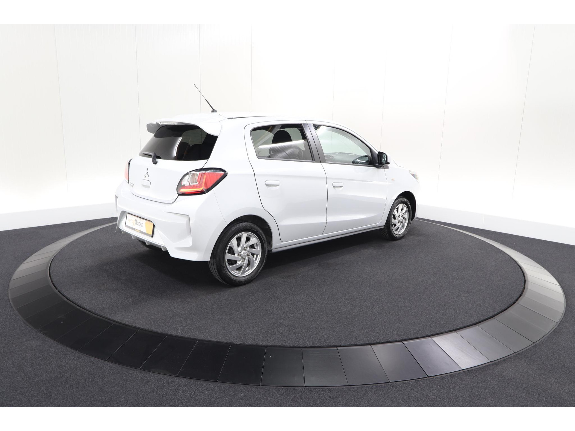Mitsubishi Space Star 1.2 Intense | AUTOMAAT! | Apple Carplay | Allseason Banden | Climate Control