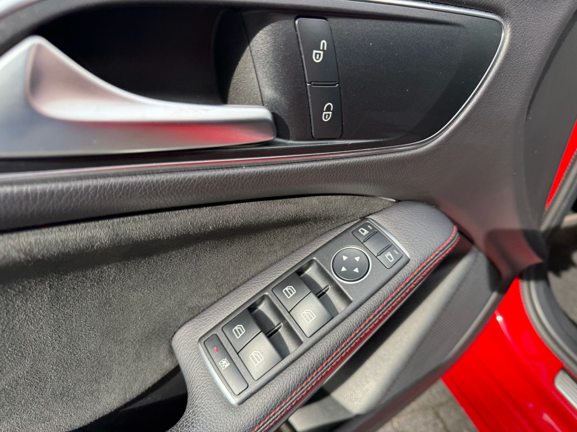 Mercedes-Benz CLA-klasse Shooting Brake 180 | 3/6/12MND GARANTIE| NAVI | PANO DAK | NAVI | CAMERA |