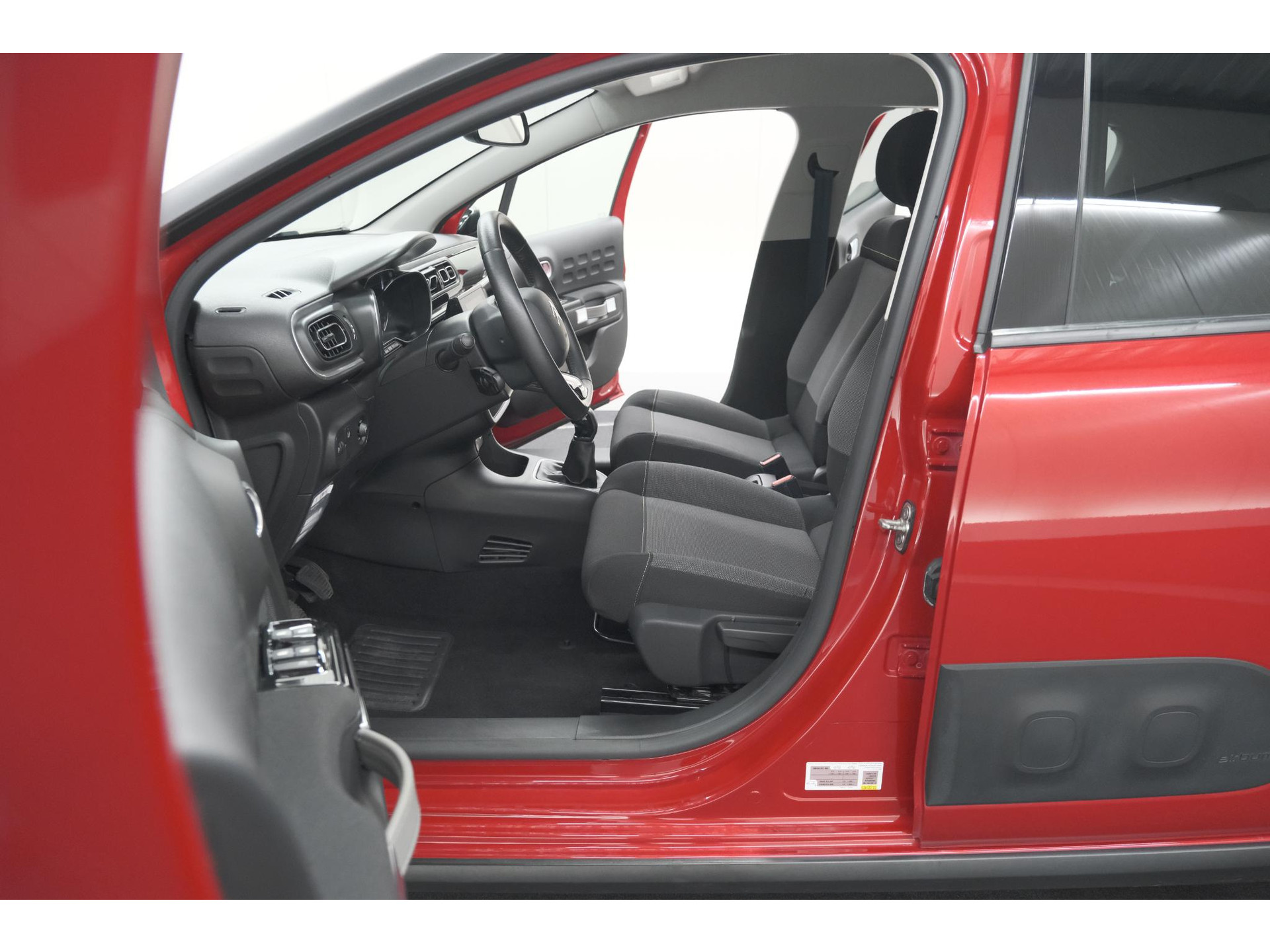 Citroen C3 PureTech 82 S&S Shine | Camera | Apple Carplay | Parkeersensoren | 16 Inch Velgen