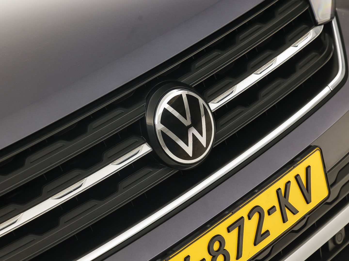 Volkswagen T-Cross 1.0 TSI Life Sport (APPLE CARPLAY, GROOT NAVI, CLIMATE, STOELVERWARMING, SPORTSTOELEN, GETINT GLAS, CRUISE, NIEUWSTAAT)