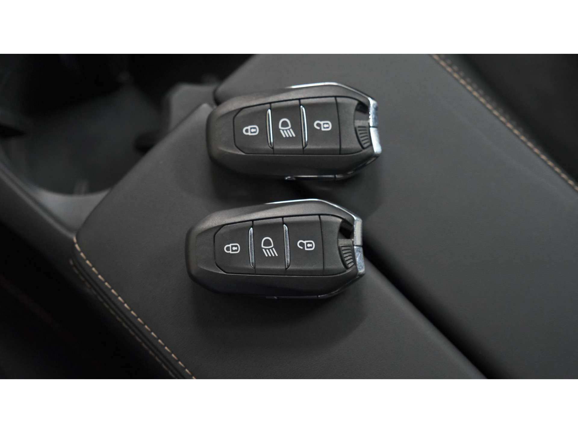 Peugeot 3008 1.6 PureTech 180 EAT8 GT | Trekhaak | Camera | Dodehoekdetectie | Navigatie