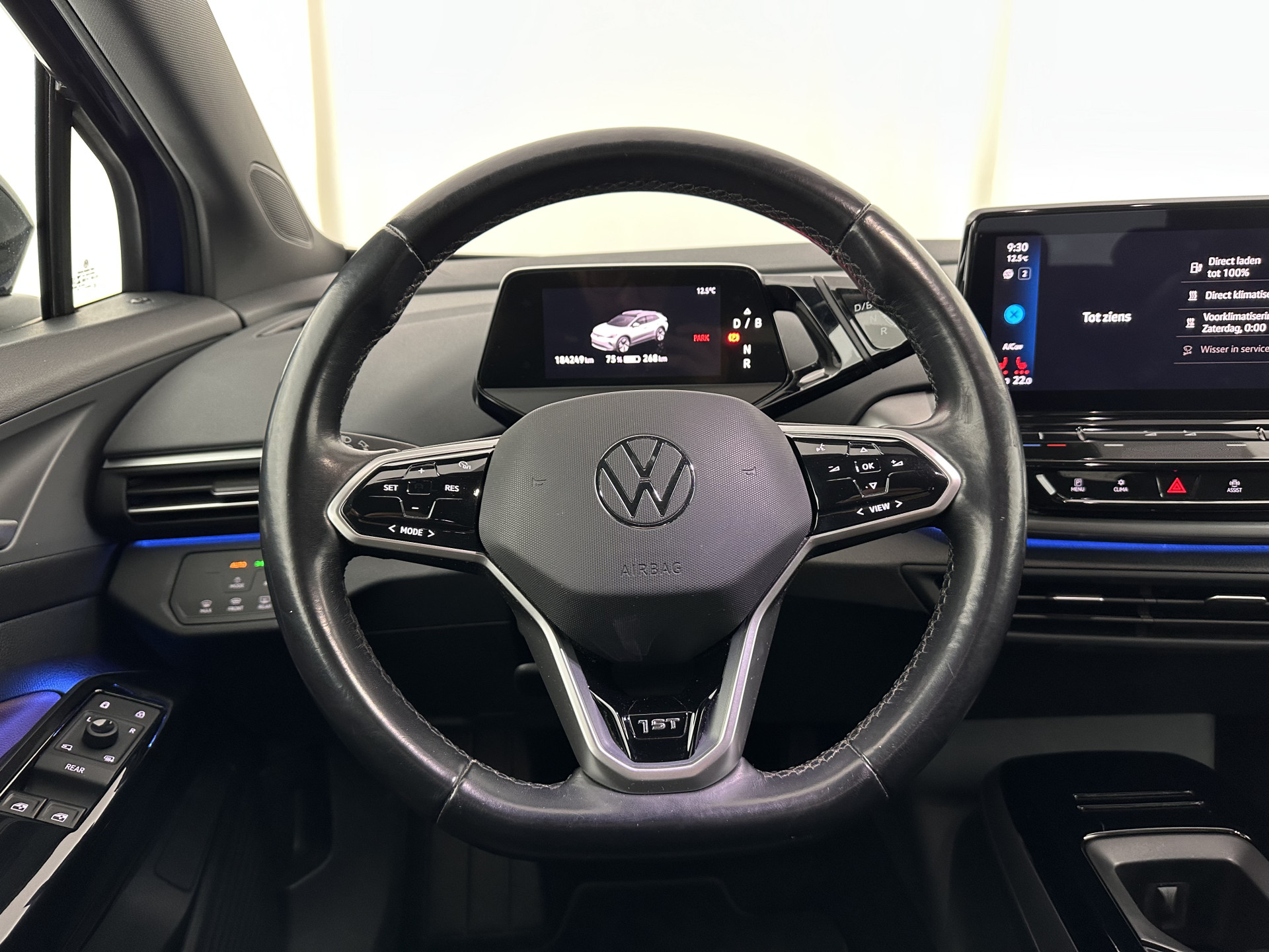 Volkswagen ID.4 First 77 kWh [ 3-Fase-11kW ] {SOH-83%} (INCL-BTW) *LEATHER-MICROFIBRE | FULL-LED | ADAPTIVE-CRUISE | HEATED-COMFORTSEATS | DIGI-COCKPIT | AMBIENTLIGHT | NAVI-FULLMAP | PDC | TOWBAR | PRIVACY-GLASS | CAMERA | 20''ALU*