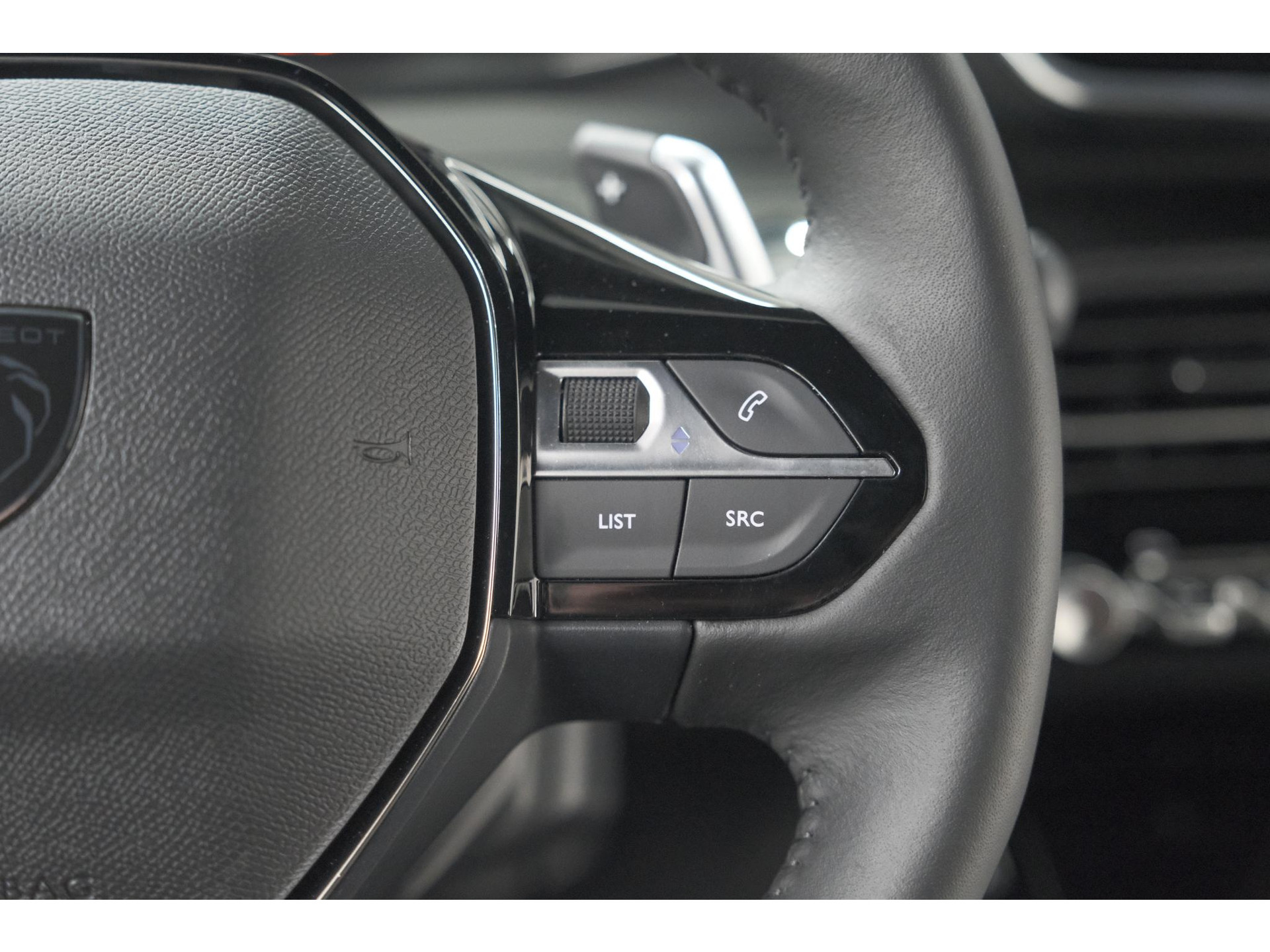 Peugeot 2008 1.2 Hybrid 145 Allure | 360 Camera | Adaptieve Cruise Control | Dodehoekdetectie | Apple Carplay