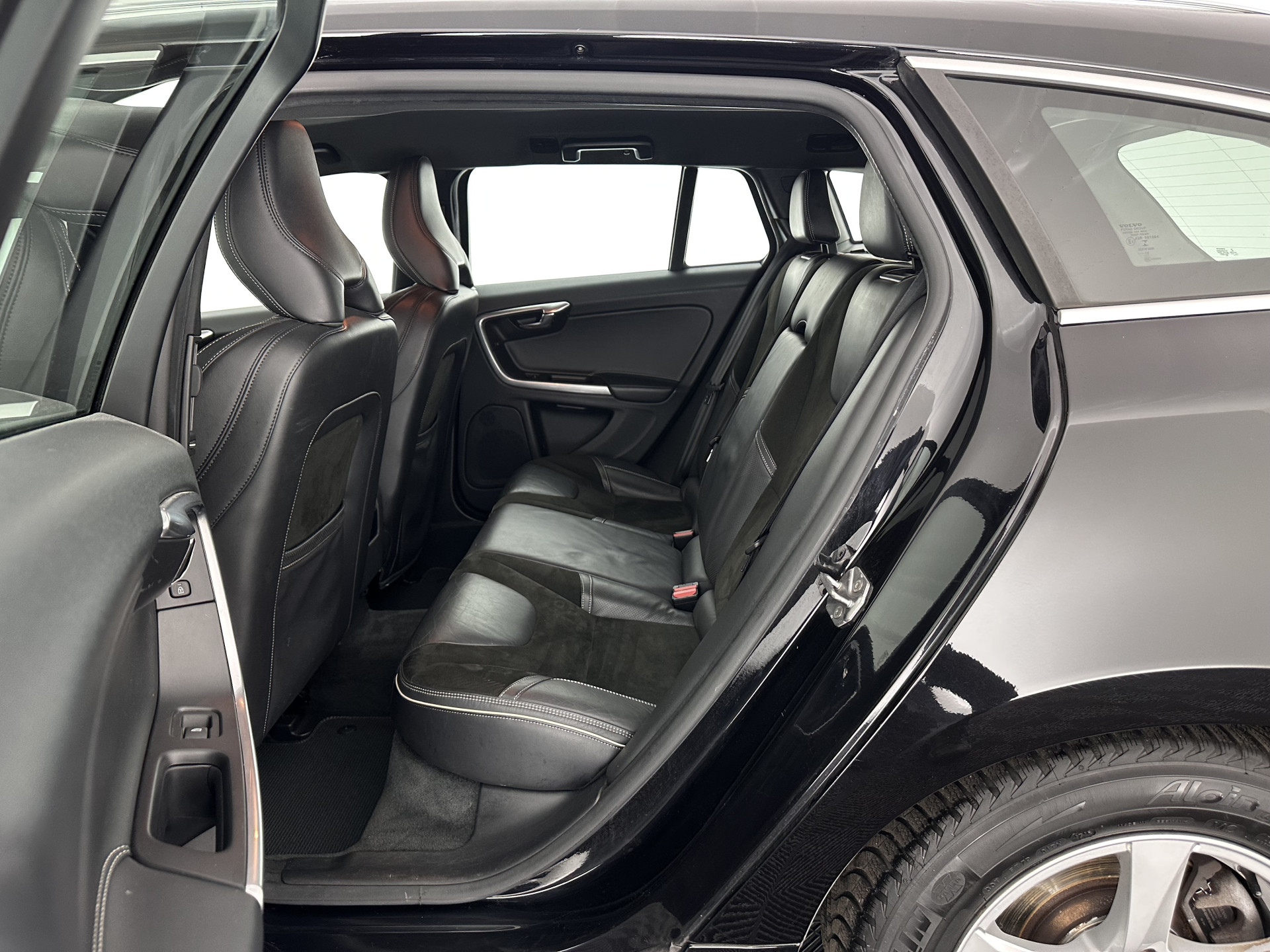 Volvo V60 2.0 D4 R-Design Business Aut *LEATHER-MICROFIBRE | XENON | NAVI-FULLMAP | ECC | PDC | CRUISE | 16''ALU*