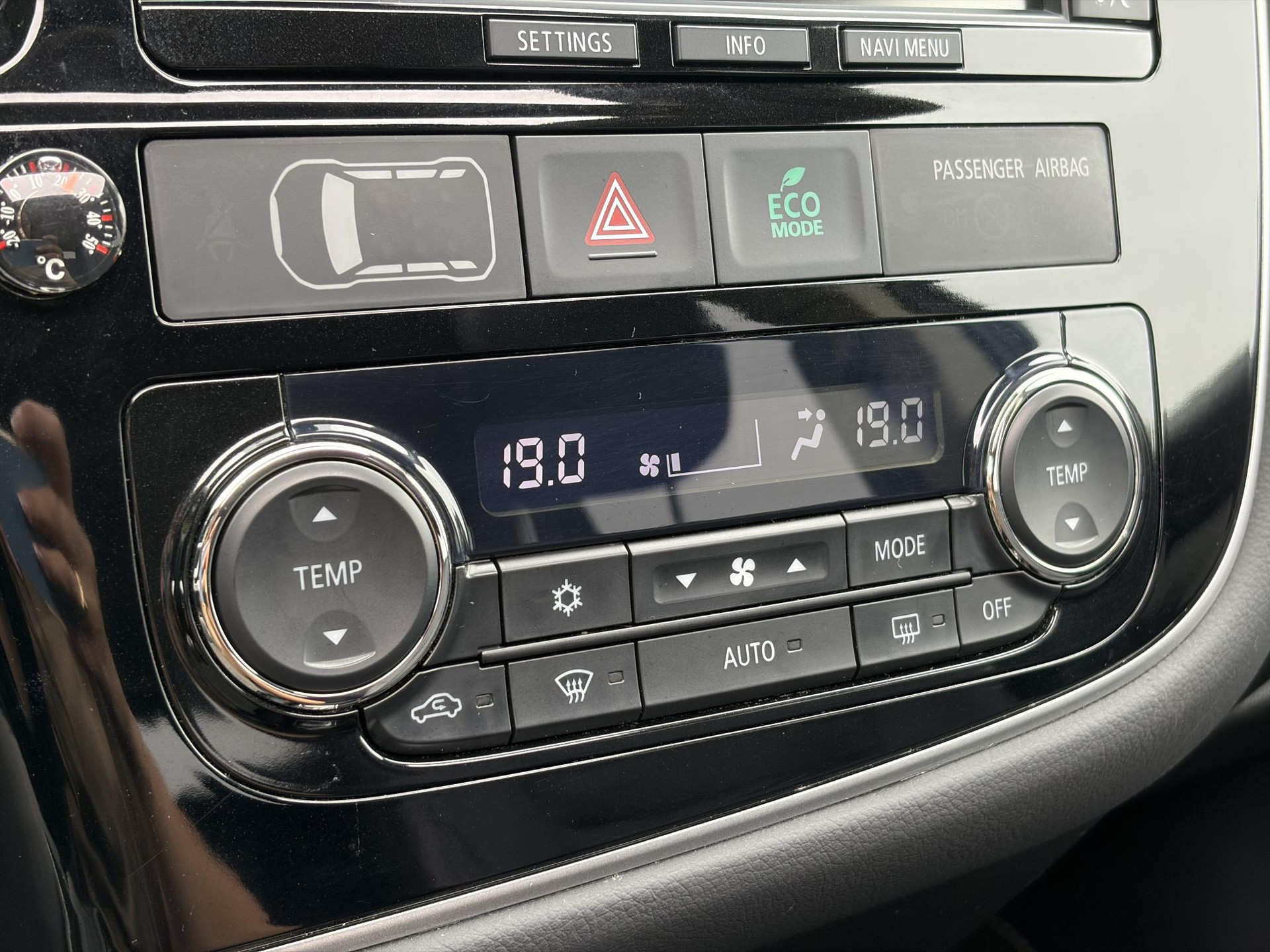 Mitsubishi Outlander 2.0 PHEV Executive Edition Trekhaak,Schuifdak,Leder,Stoelverw-Koeling,Camera,Navi,Keyless,Clima,Cruise,Lm velgen,Pdc,V+A,Rijstrooksensor,Extra velgen,N.A.P,Nieuwe Apk bij Aflevering