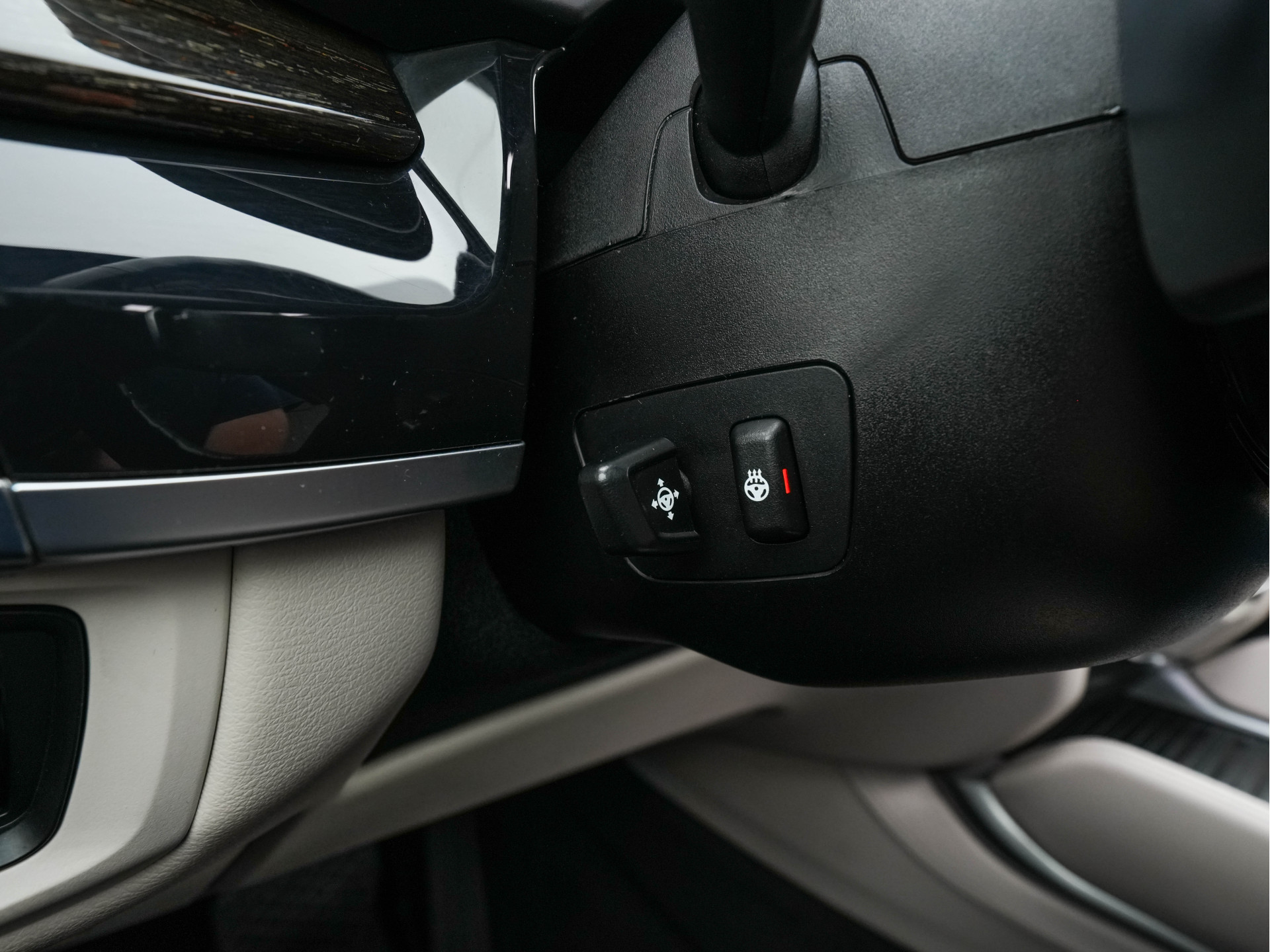 BMW X6 xDrive50i High-Executive M-Sportpack Aut. *PANO | HEAD-UP | TWO-COLOUR-LUXURYLEATHER | FULL-LED | MEMORY-PACK | HARMAN/KARDON-SOUNDSYSTEM |  | BLIND-SPOT | KEYLESS | CAMERA | COMFORT-SEATS | SOFT-CLOSE | 20''ALU*