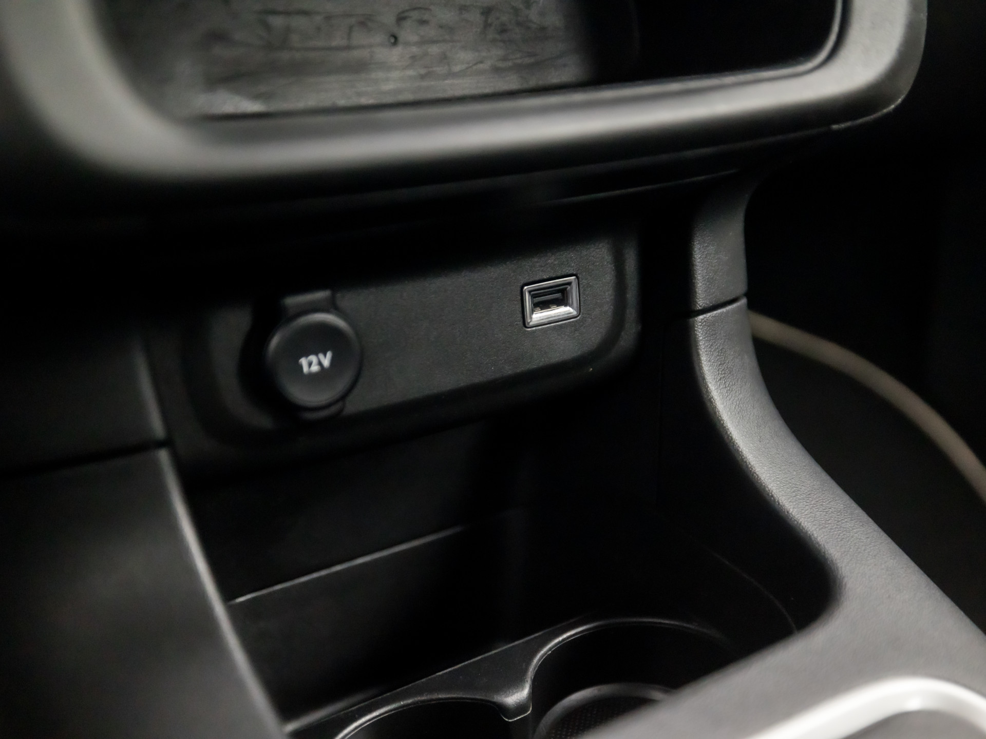 Citroën C3 1.2 PureTech S&S Origins (APPLE CARPLAY, NAVIGATIE, 360 CAMERA, LANE ASSIST, SPORTSTOELEN, LM VELGEN, PARKEERSENSOREN, CRUISE, NIEUWE APK, NIEUWSTAAT)
