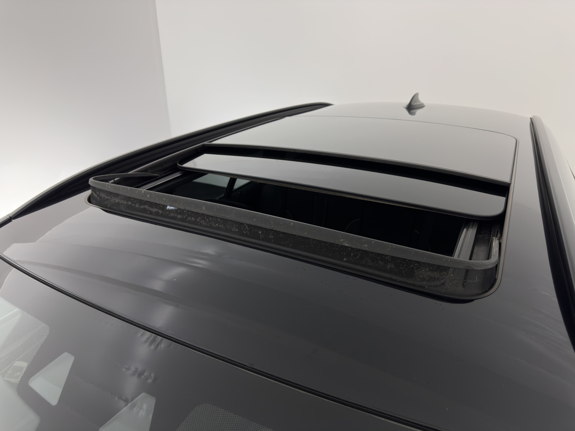 BMW 5-serie Touring 530d Sportline High Executive Aut. *PANO | LEATHER | FULL-LED | MEMORY-PACK | TOP-VIEW | HEATED-COMFORTSEATS | NAVI-FULLMAP | PRIVACY-GLASS | AMBIENT-LIGHT | ECC | CARPLAY | PDC | TOWBAR | SHIFT-PADDLES | 20"ALU*