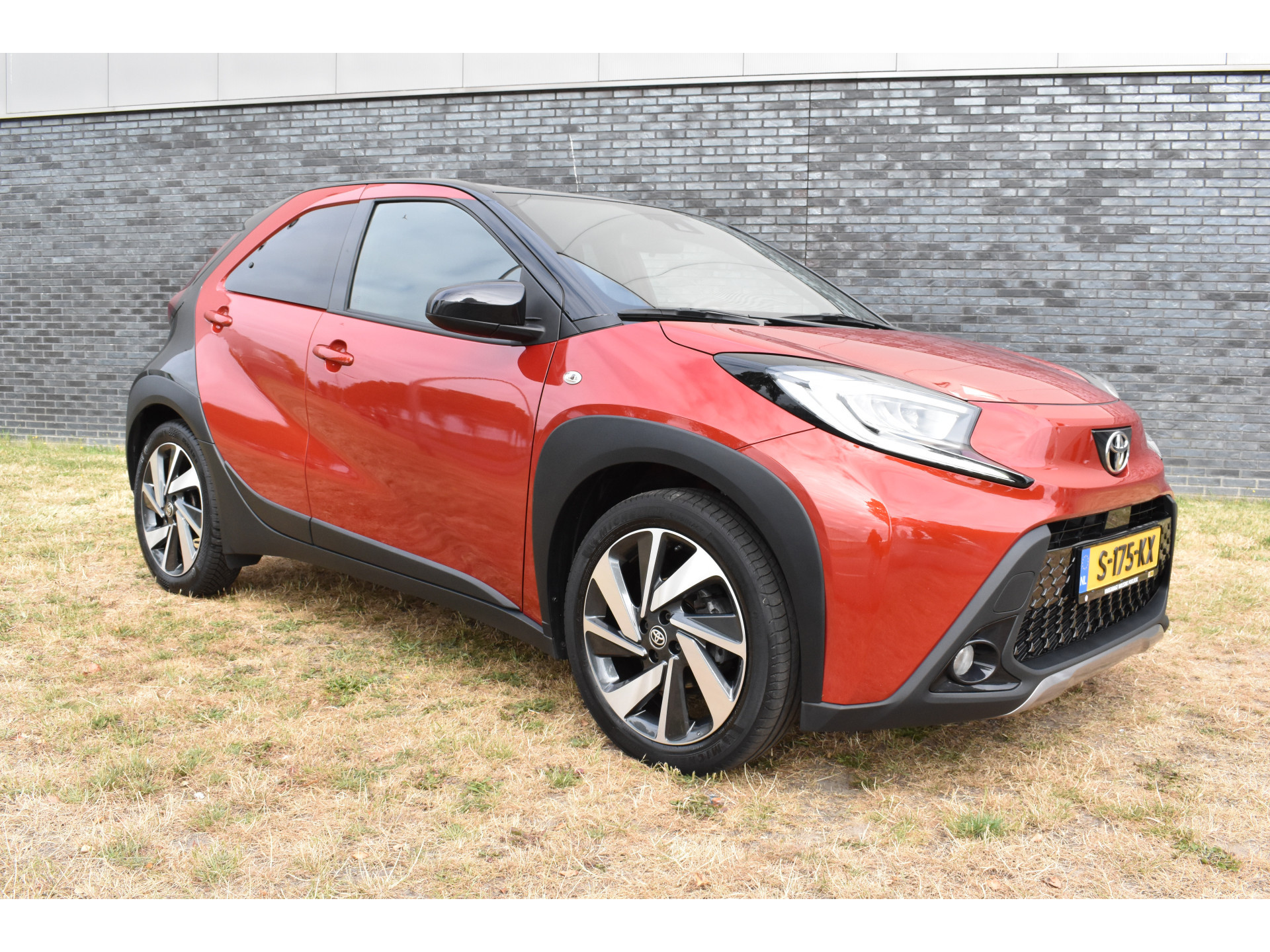 Toyota Aygo X 1.0 VVT-i MT Envy Jbl Navigatie Carplay