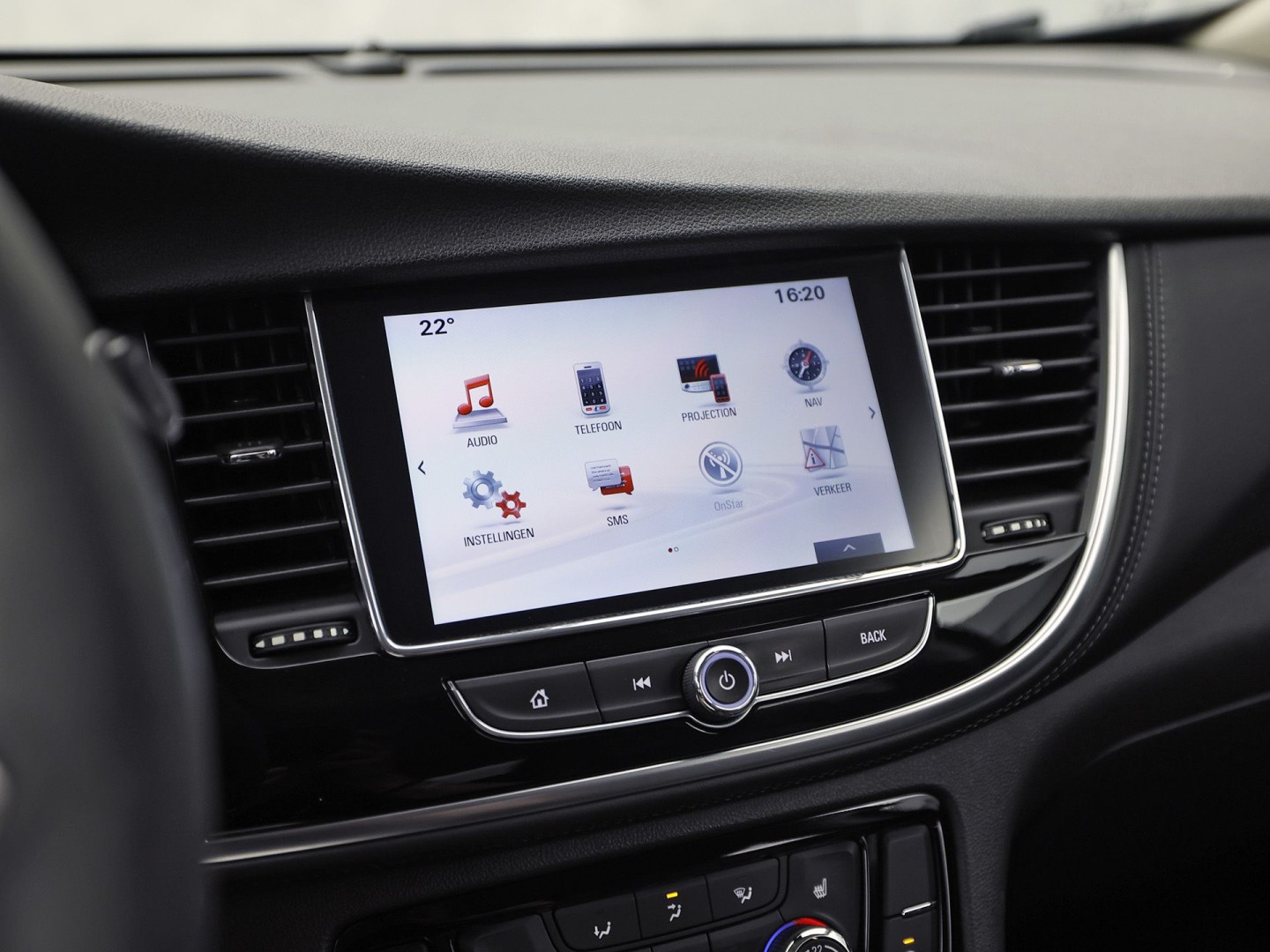Opel Mokka X 1.4 Turbo Innovation Sport (GROOT NAVI, APPLE CARPLAY, STUUR/STOELVERWARMING, TREKHAAK, LEDER, CRUISE, LM VELGEN, NIEUWE APK)