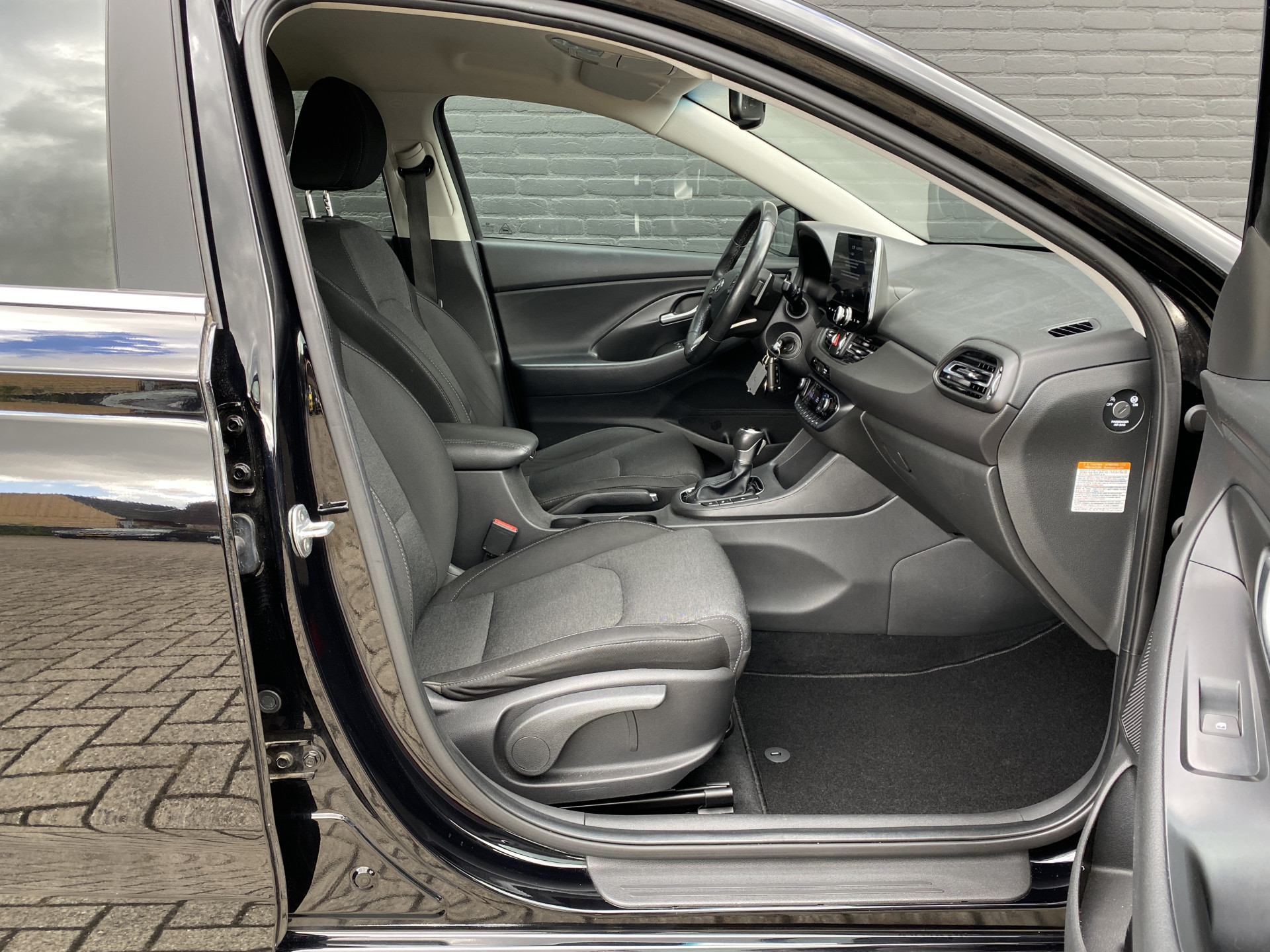 Hyundai i30 Wagon 1.5 T-GDi  MHEV 160 pk Comfort Smart AUT. | navigatie | stoel-/stuurverw. | camera | trekhaak | parkeersensoren