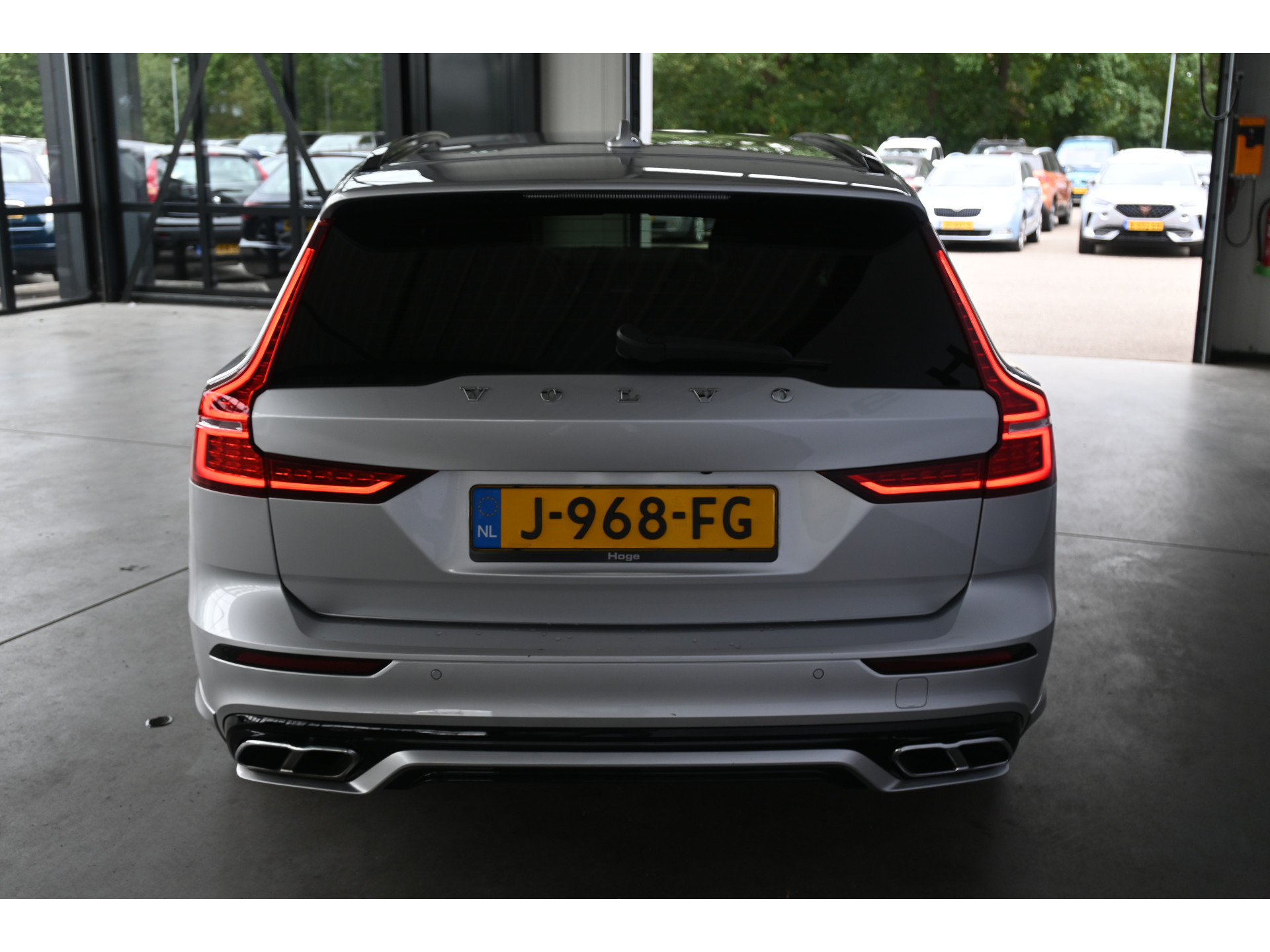 Volvo V60 2.0 B4 R-Design Navigatie Carplay Stoel/Stoelverwarming Virtual Goed Onderhouden! Inruil Mogelijk!