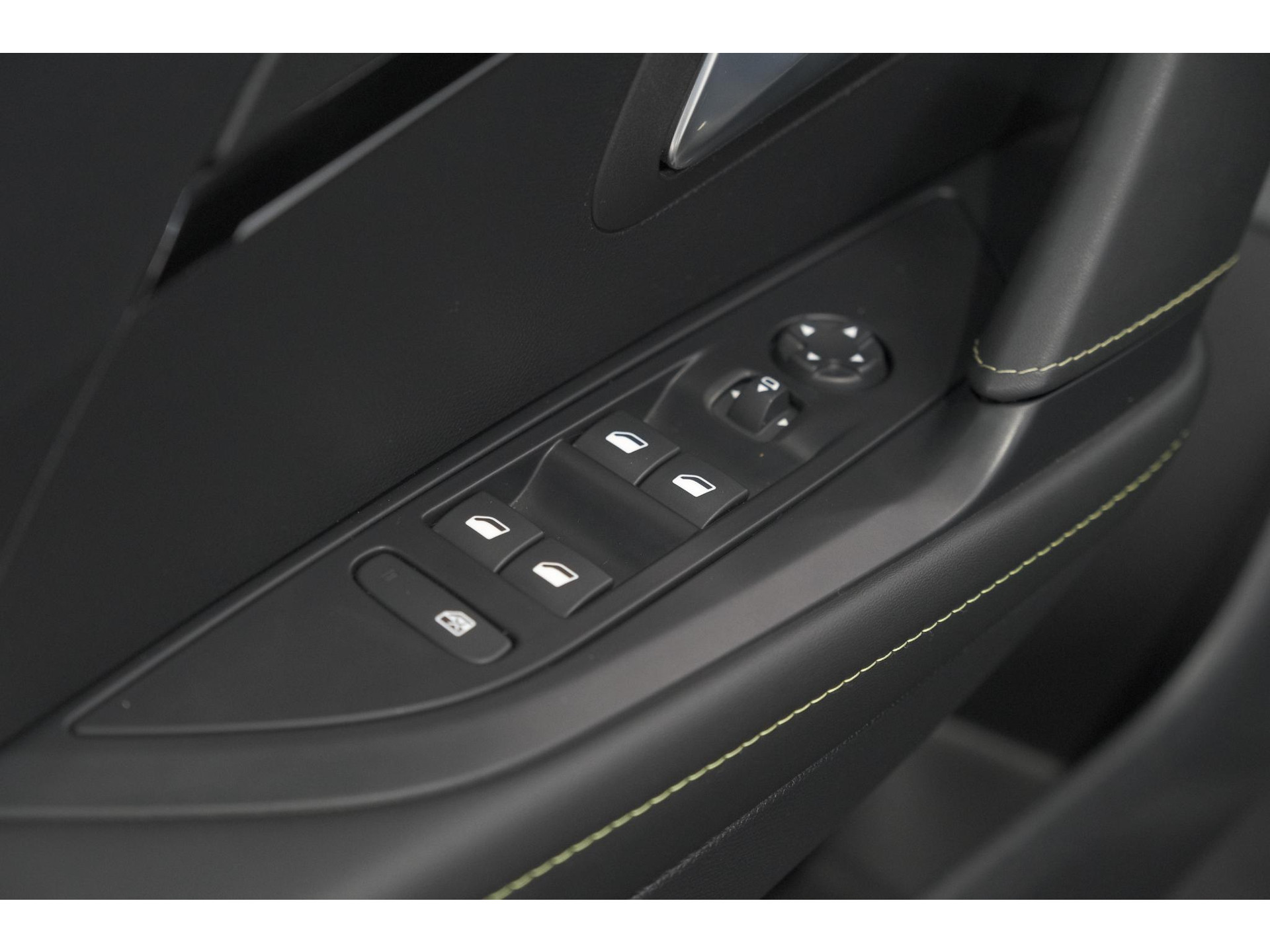 Peugeot 208 1.2 Hybrid 145 e-DCS6 GT | Alcantara Pakket | Camera | Apple Carplay | Stoelverwarming