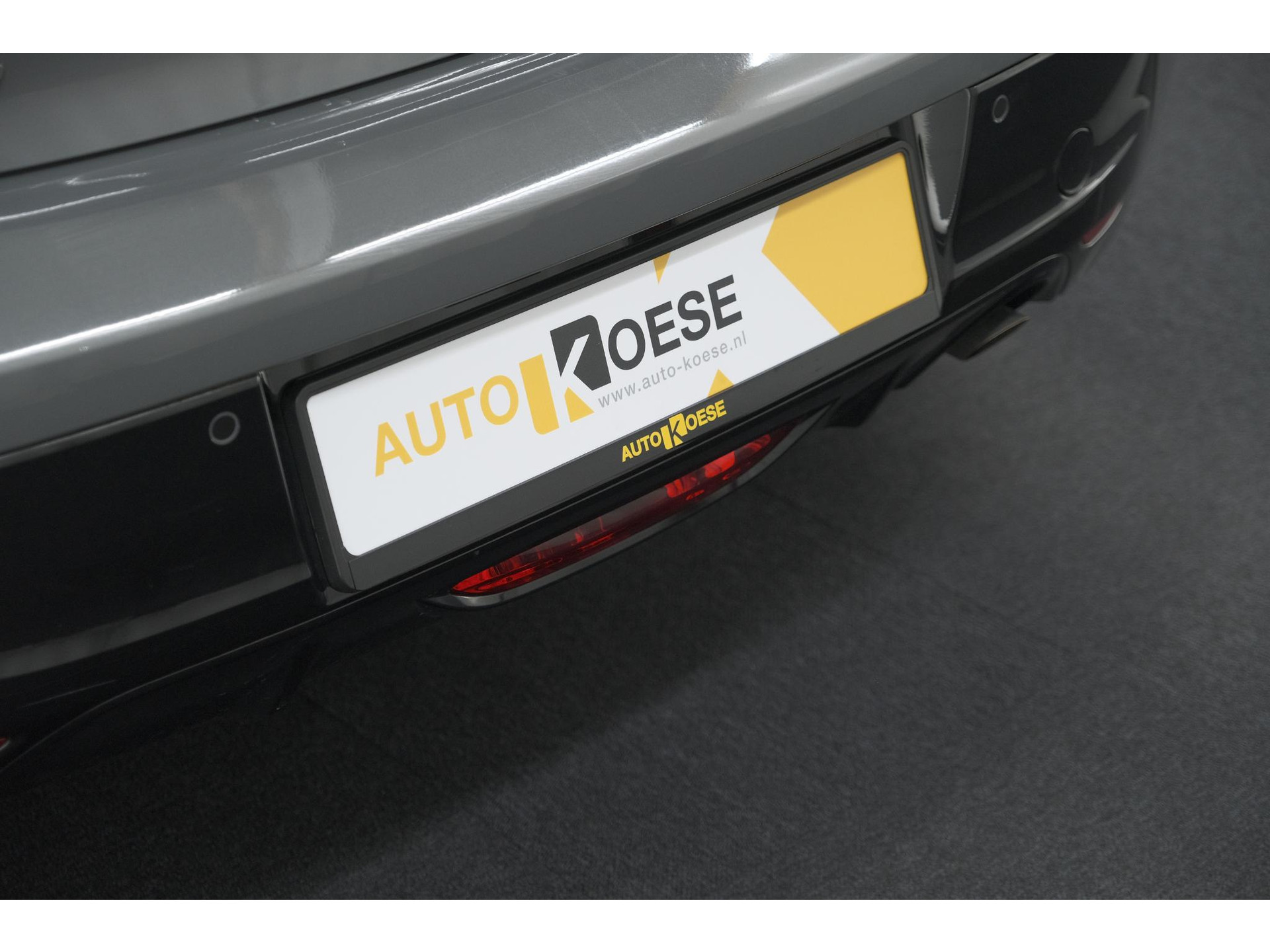 Peugeot 208 PureTech 100 Allure | Gris Selenium | Apple Carplay | Parkeersensoren | Climate Control