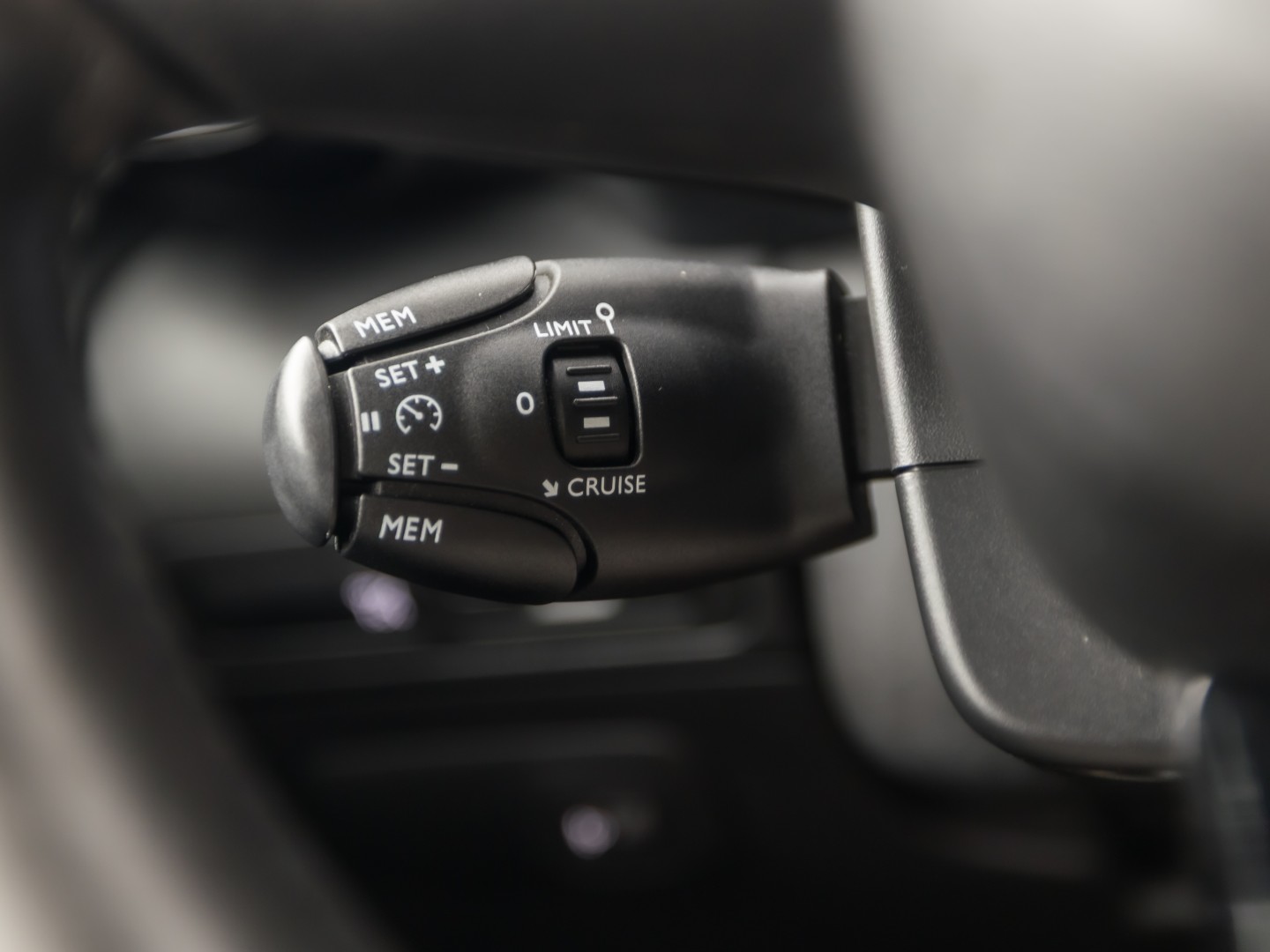 Citroën C3 Aircross 1.2 PureTech S&S Sport (APPLE CARPLAY, GROOT NAVI, LM VELGEN, TREKHAAK, GETINT GLAS, SPORTSTOELEN, CRUISE, NIEUWE APK, NIEUWSTAAT)