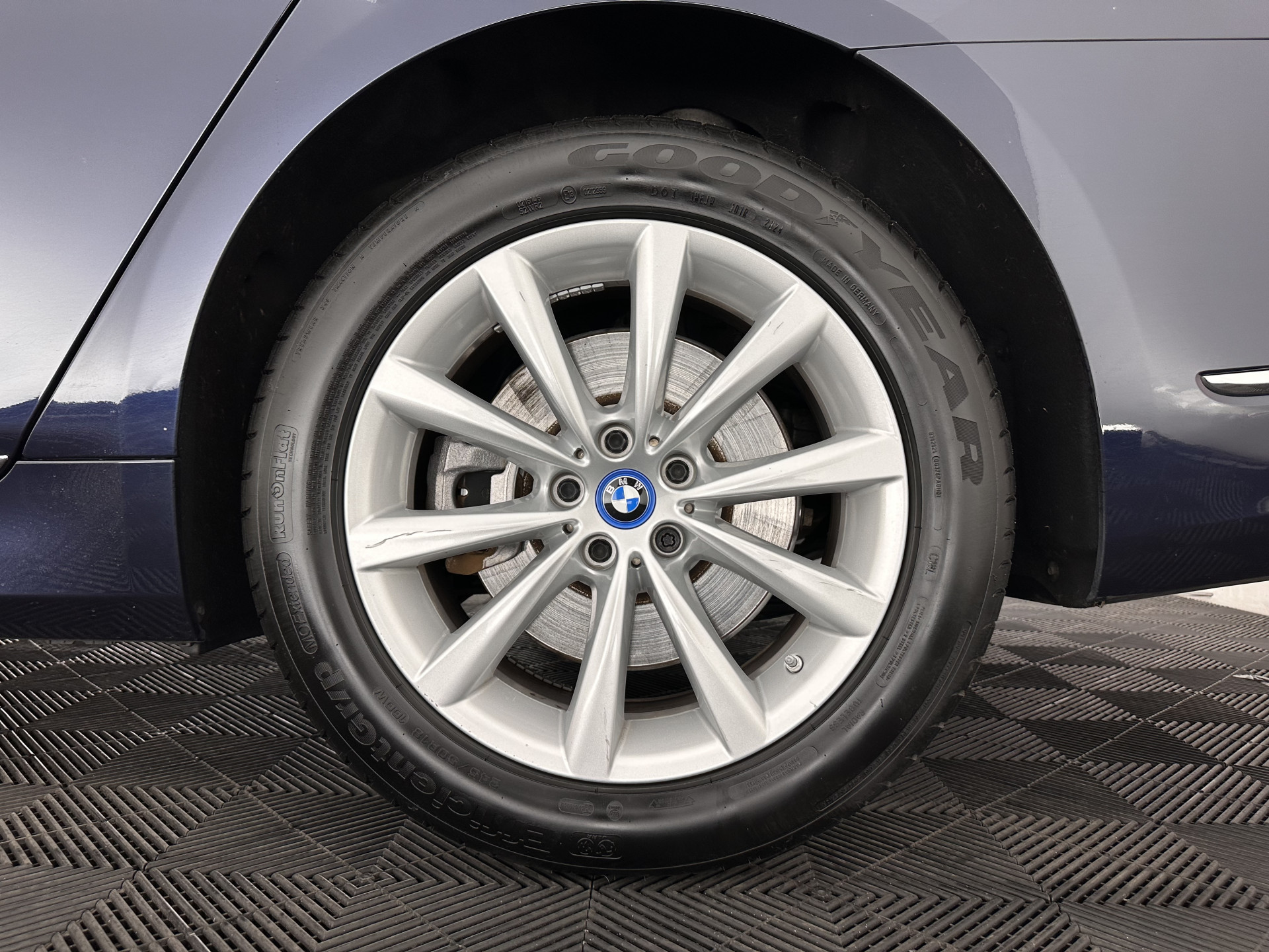 BMW 7-serie 745Le (Plug-in) (INCL-BTW) *PANO | LEATHER | FULL-LED | HEAD-UP | BLINDSPOT | MEMORY-PACK | DIGI-COCKPIT | KEYLESS | DAB+ | CAMERA | HEATED-COMFORTSEATS | AMBIENTLIGHT | CARPLAY | SHIFTPADDLES | 18''ALU*