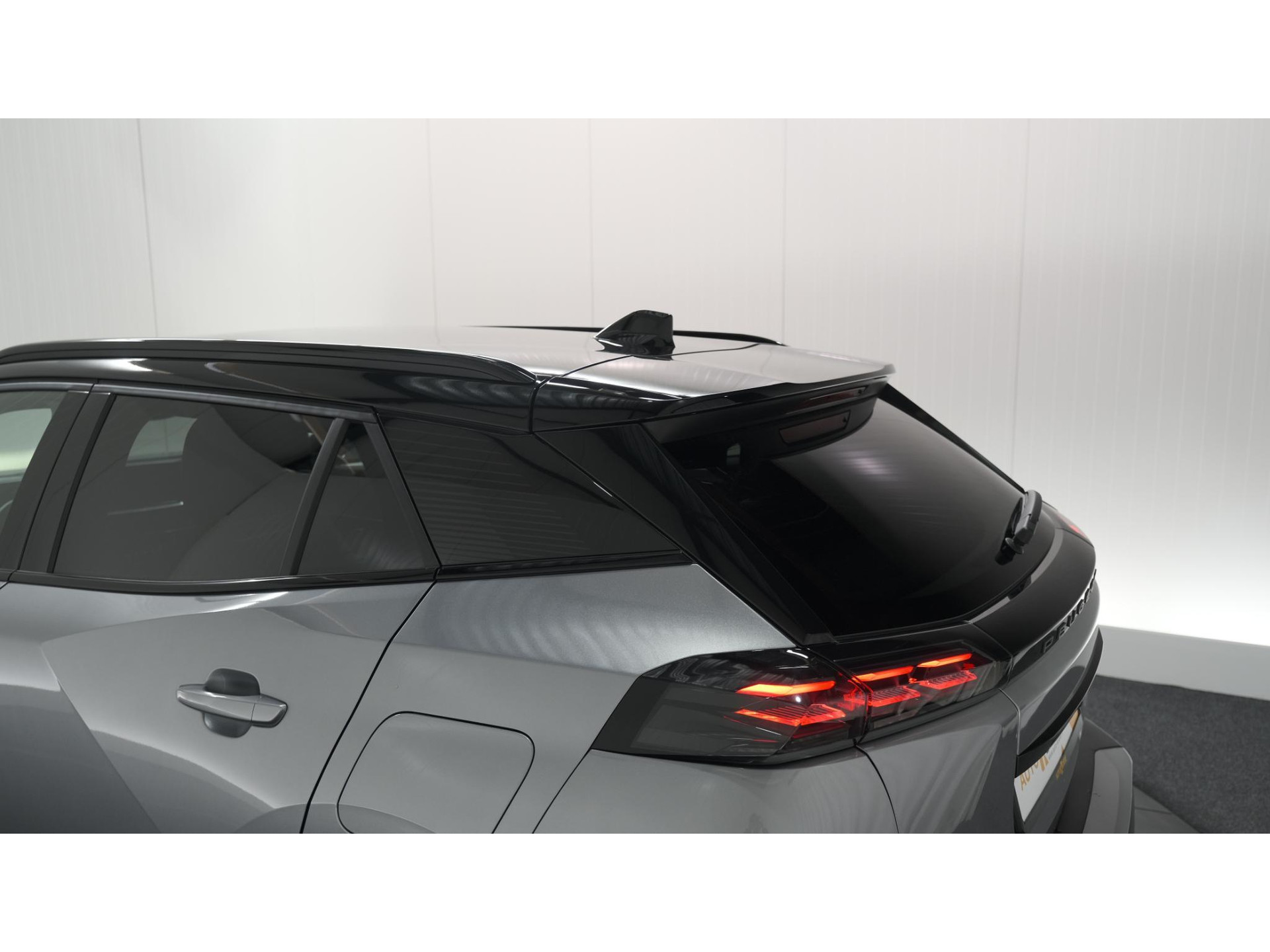 Peugeot 2008 PureTech 130 EAT8 GT | 360 Camera | Adaptieve Cruise Control | Dodehoekdetectie | Apple Carplay