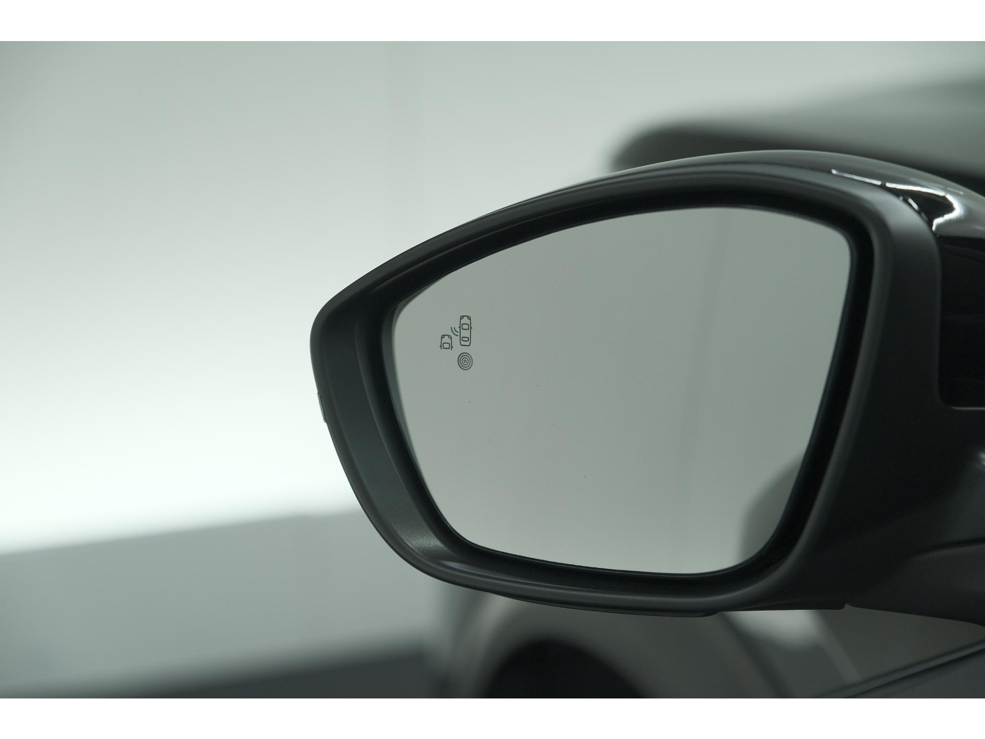 Peugeot 2008 1.2 Hybrid 145 Allure | 360 Camera | Adaptieve Cruise Control | Navigatie | Dodehoekdetectie