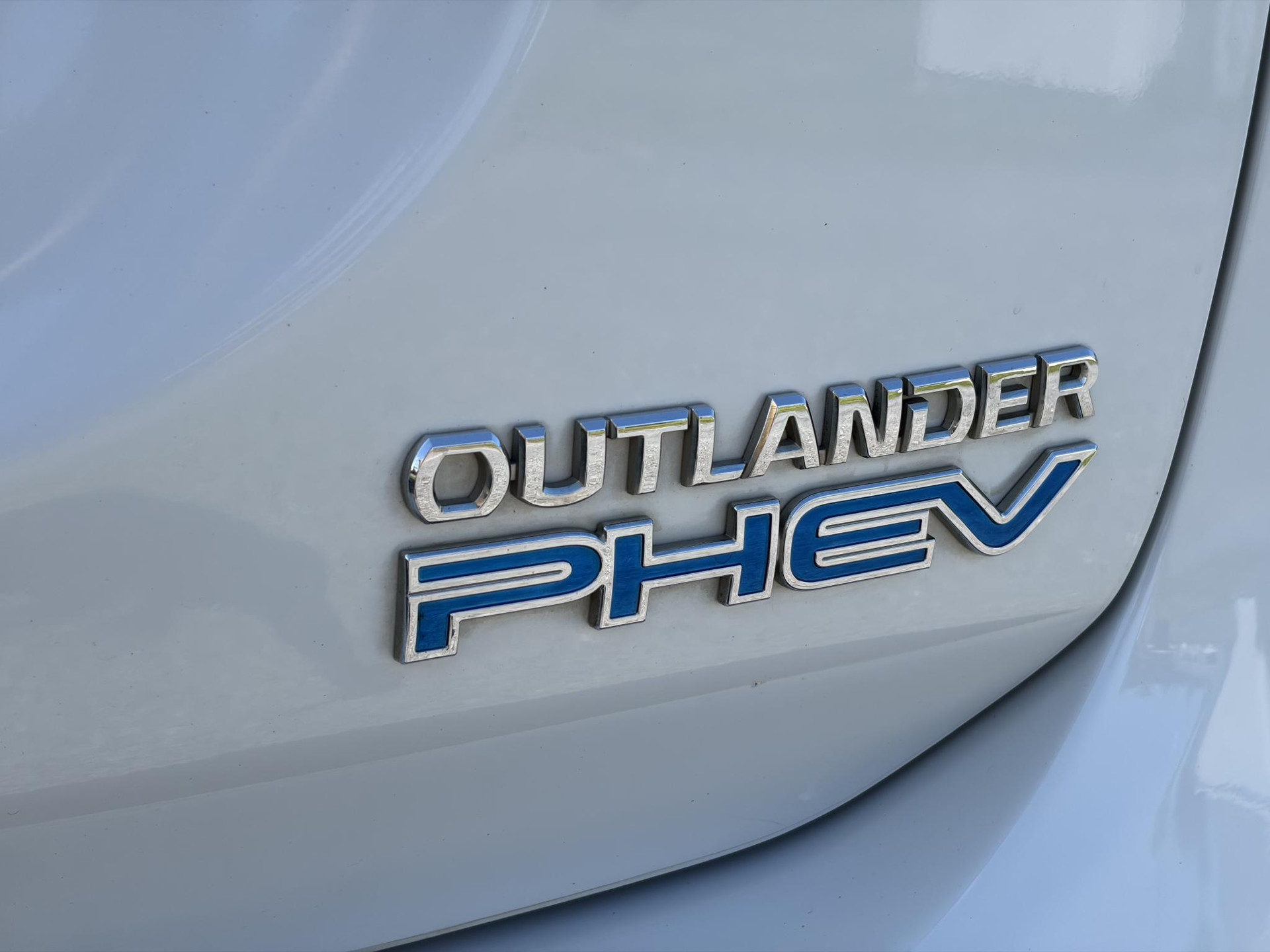 Mitsubishi Outlander 2.0 PHEV Business Edition SOH 73%,Trekhaak,Navi,Camera,Keyless,Halfleder,Clima,Cruise,Lm velgen,N.A.P,Apk tot 04-2027