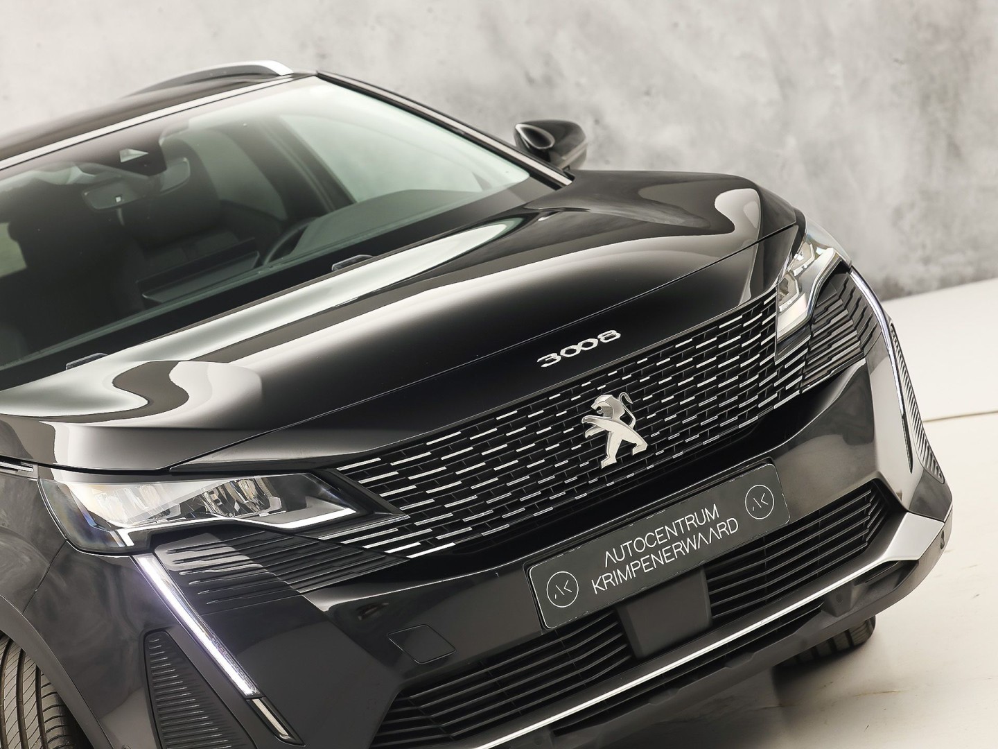 Peugeot 3008 1.6 HYbrid 225 Allure Blacksport 225Pk Automaat (APPLE CARPLAY, SOH 94,7%, BLACK PACK, GROOT NAVI, 360 CAMERA, SPORTSTOELEN, KEYLESS, LANE ASSIST, NIEUWE APK, NIEUWSTAAT)